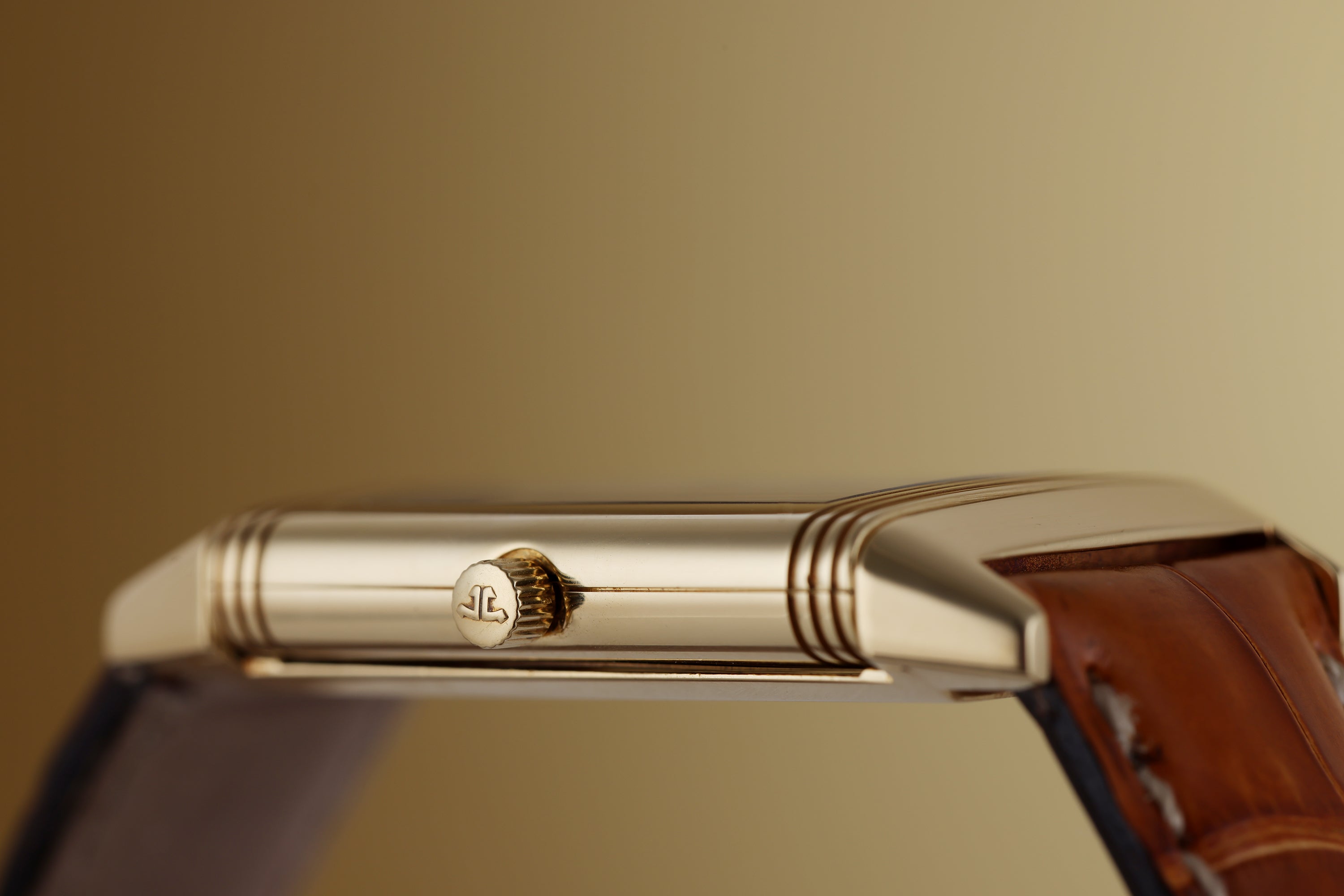 Jaeger-LeCoultre Reverso Lady | REF. 250.1.86 | 18k Yellow Gold | Manual Wind | 23mm