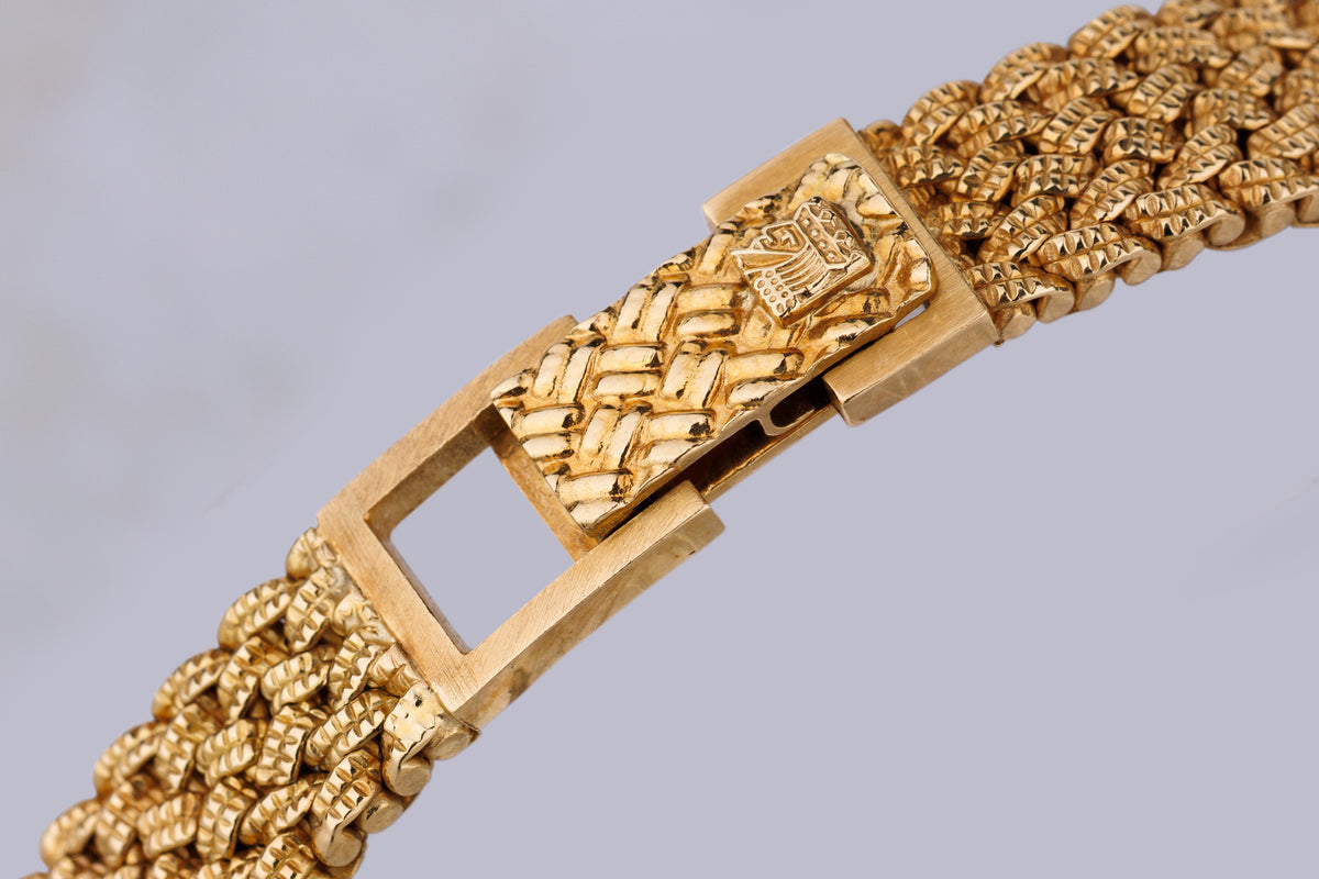 Montre Royale 1980's Ladies Wristwatch | Oval-Cut Ruby & Diamond Bezel | 18k Yellow Gold | Quartz | 24mm