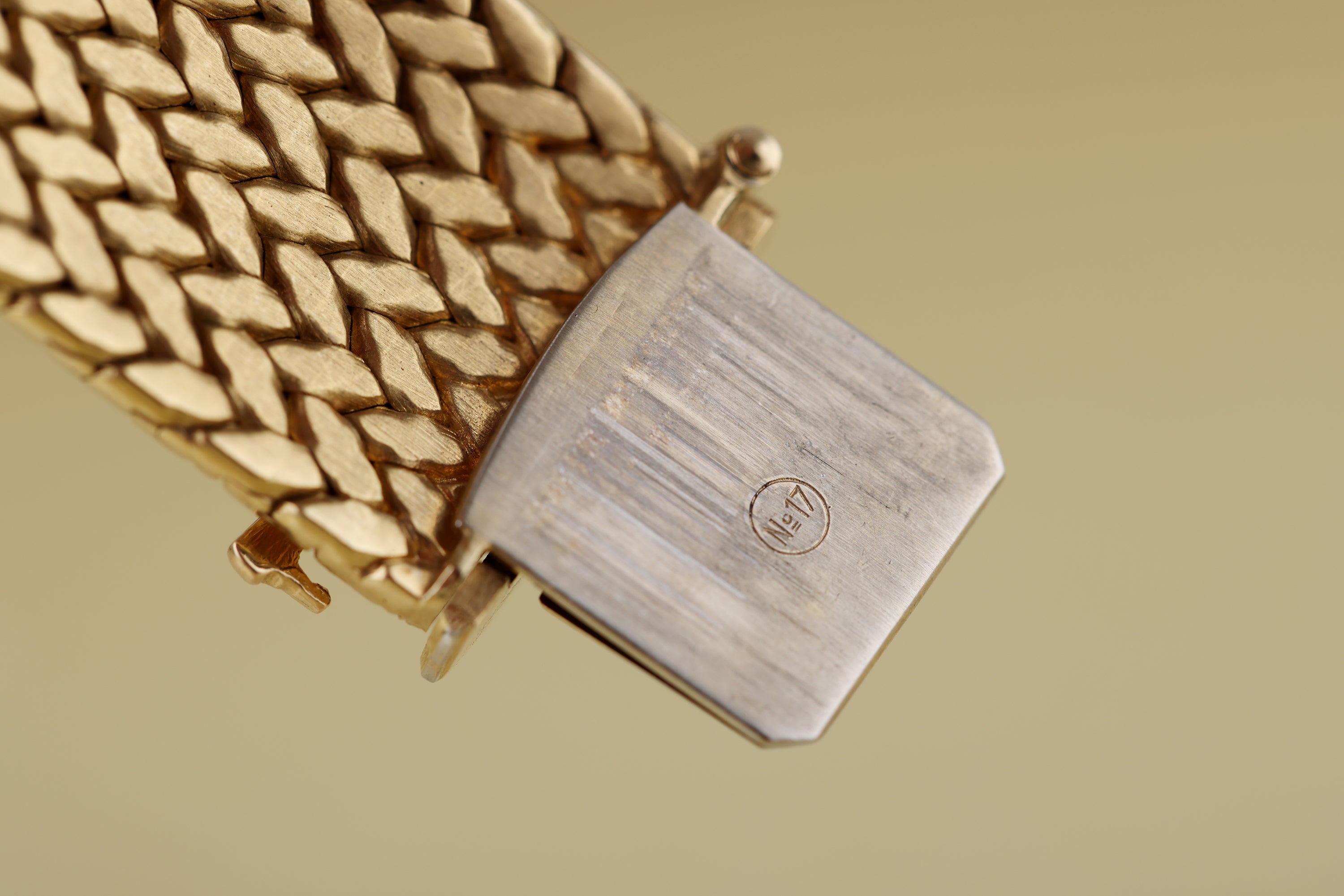 Omega 'Secret' Vintage Watch with Concealed Gold Dial | Bracelet Watch | 18k Yellow Gold | 18mm | 1960's