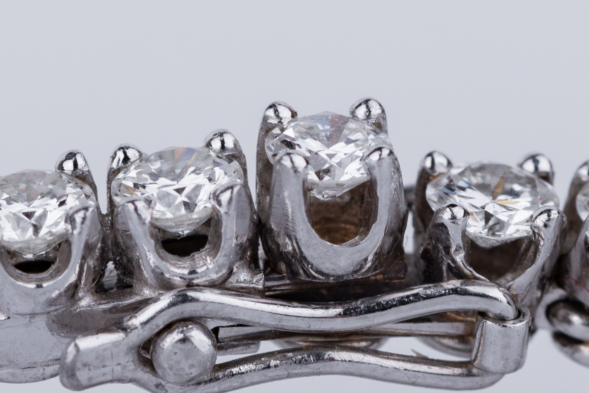 Patek Philippe Ladies Watch | REF. 3289/31 | Circa 1960's | Platinum & 18k White Gold | Full Diamond Bracelet & Bezel | 18k White Gold | White Dial | 17.5mm