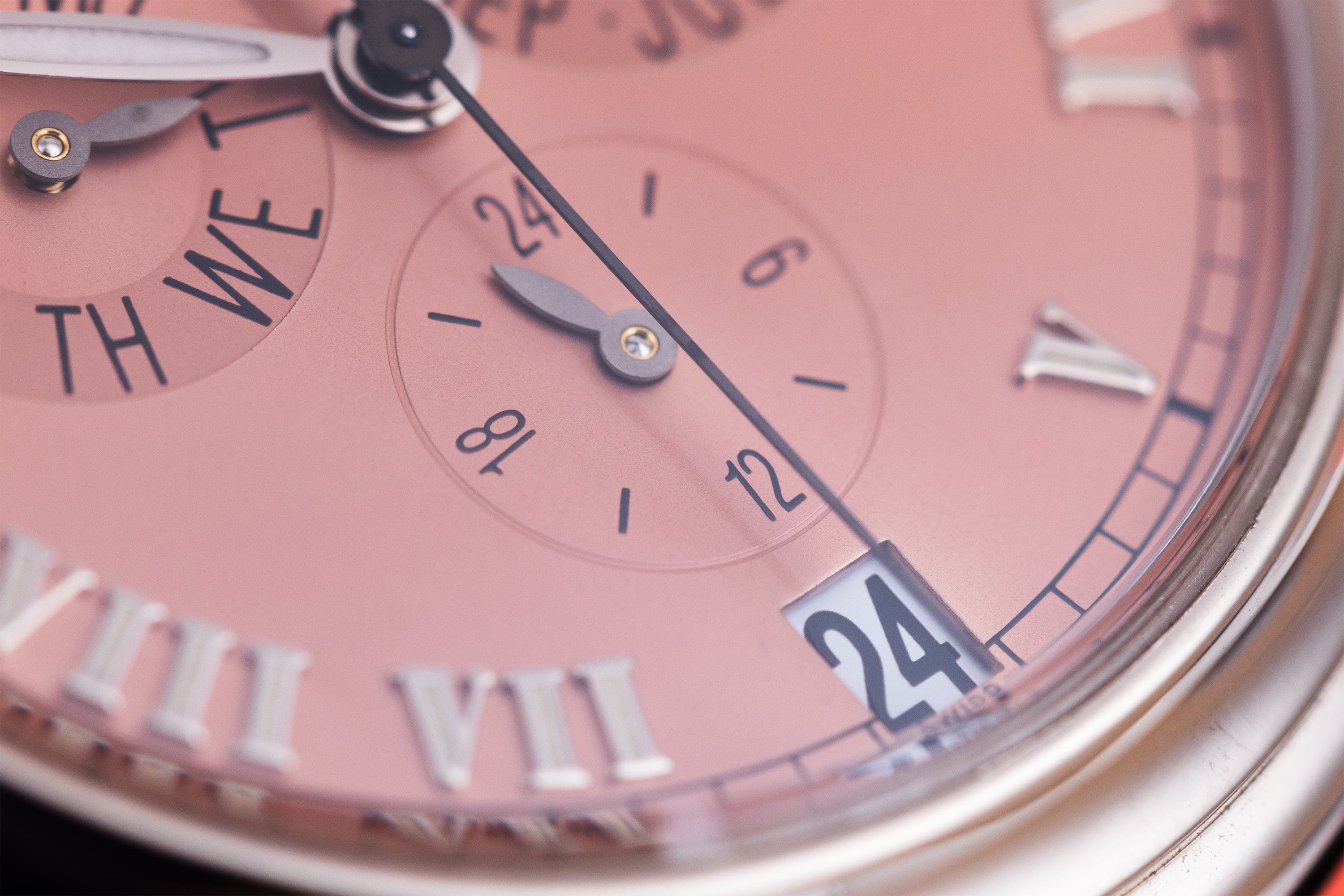 Patek Philippe Annual Calendar | REF. 5035 | Salmon Dial | 18k White Gold
