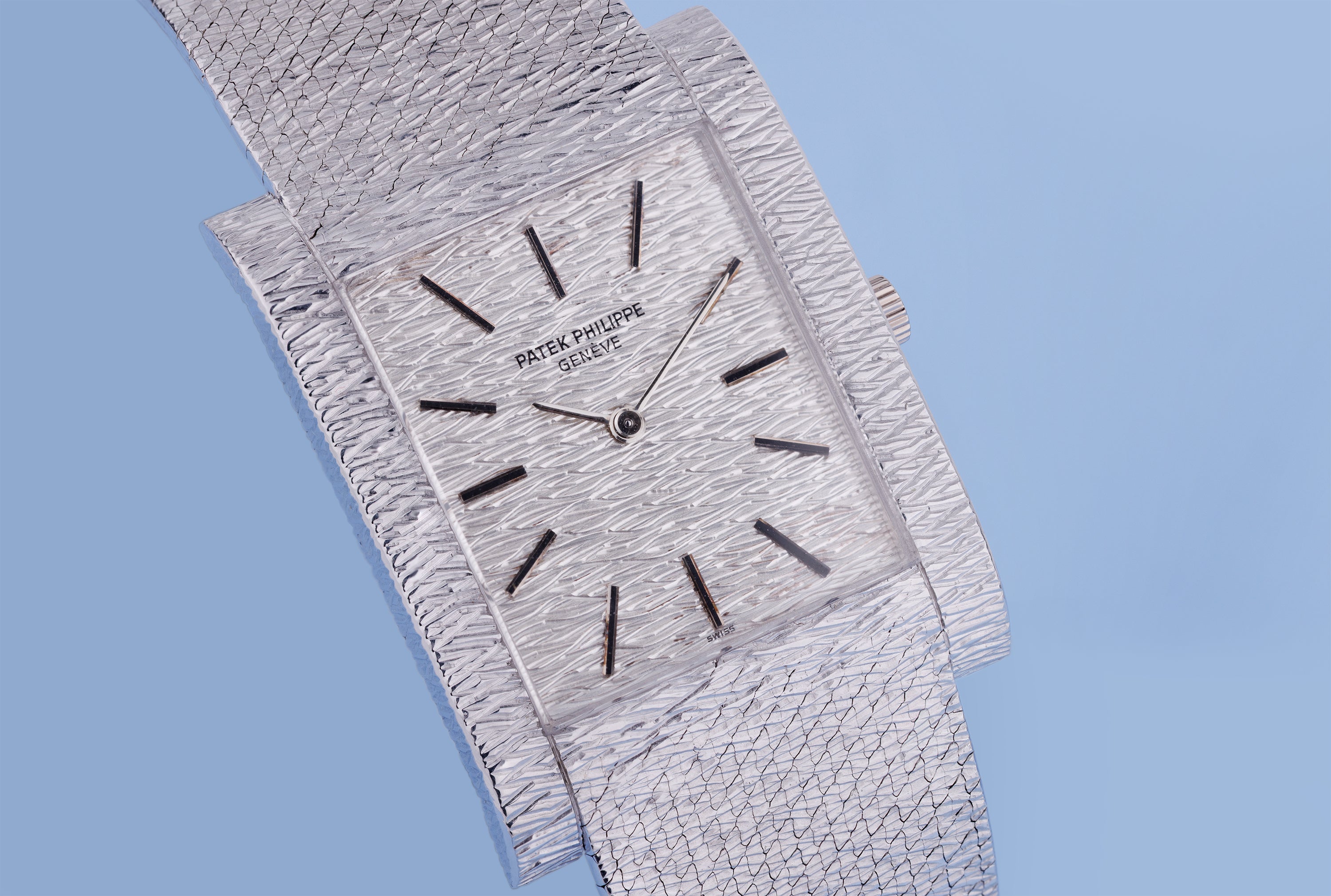 Patek Philippe Gondolo | REF. 3553/1 | Bark Finish | Manual Wind | 26mm | 18k White Gold | Circa 1970s