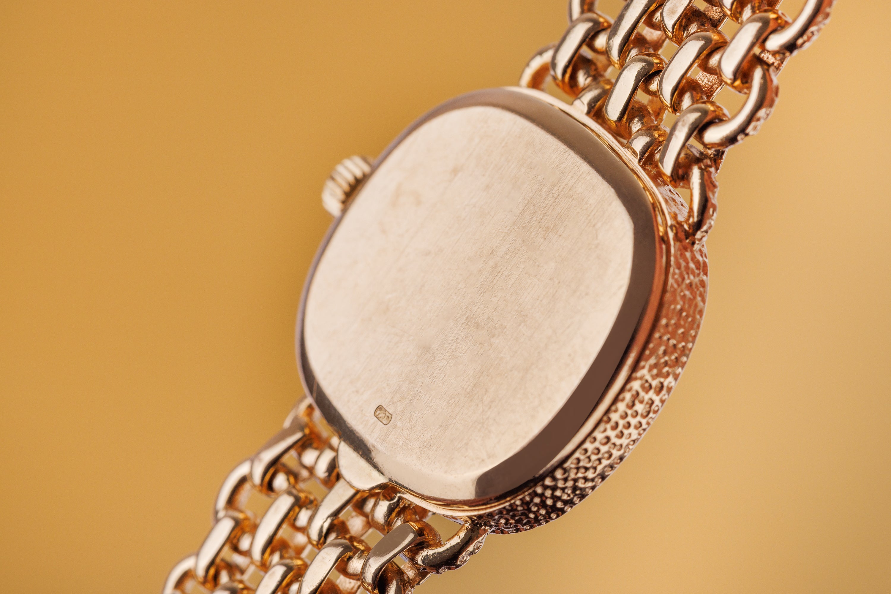 Patek Philippe Lady Ellipse | REF. 4133/1 | 18k Yellow Gold | Hammered Gold Finish | 22mm | Manual Wind | 1970s
