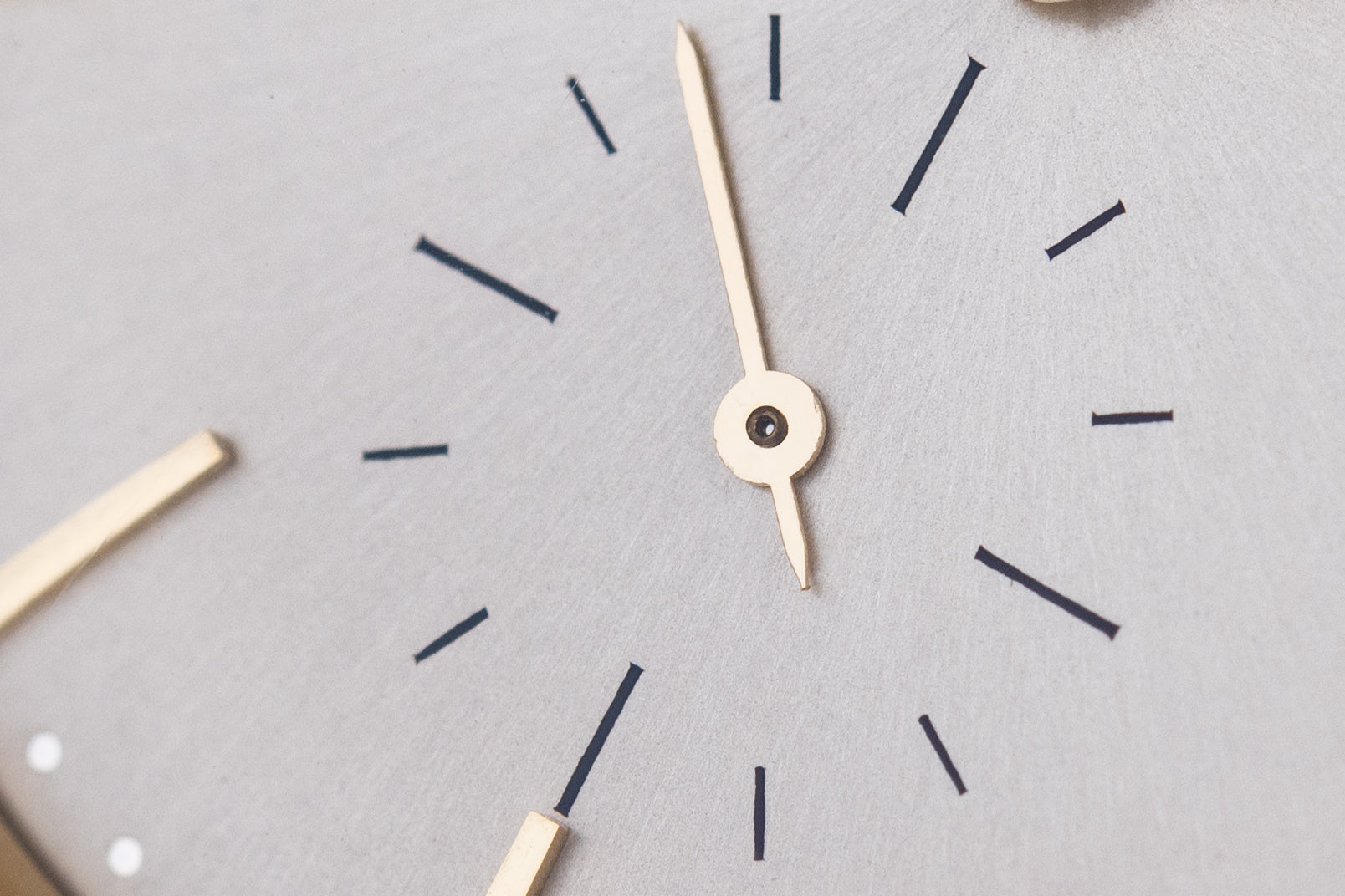 Patek Philippe Calatrava | REF. 3514 | 1966 | Silvered Dial | 18k Yellow Gold | 33.7mm