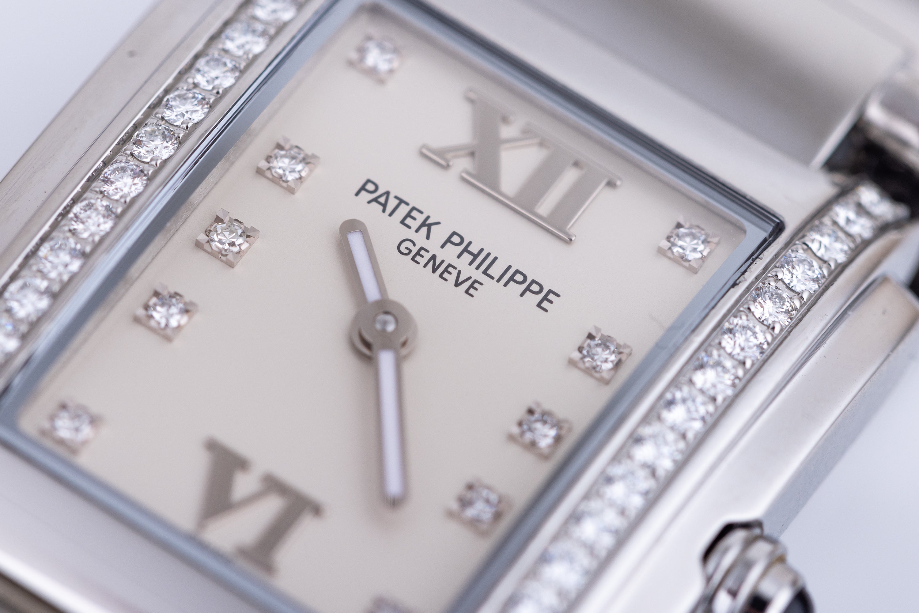 Patek Philippe Twenty-4 | REF. 4910/10A-011 | Stainless Steel | Diamond Dial & Bezel