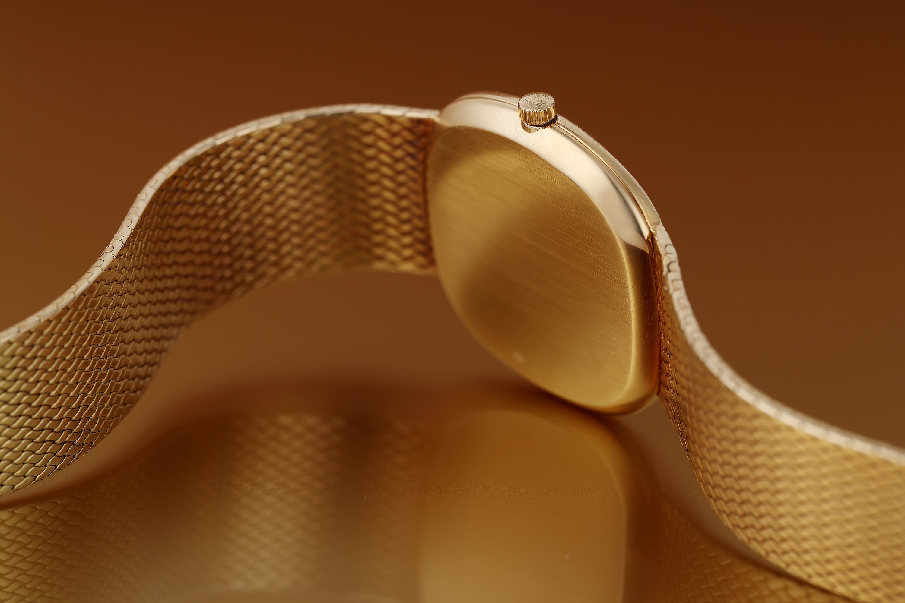 Patek Philippe Ellipse Automatic | REF. 3861/1 | 18k Yellow Gold | Brown Dial | Box & Papers | 1979 | 32.5mm