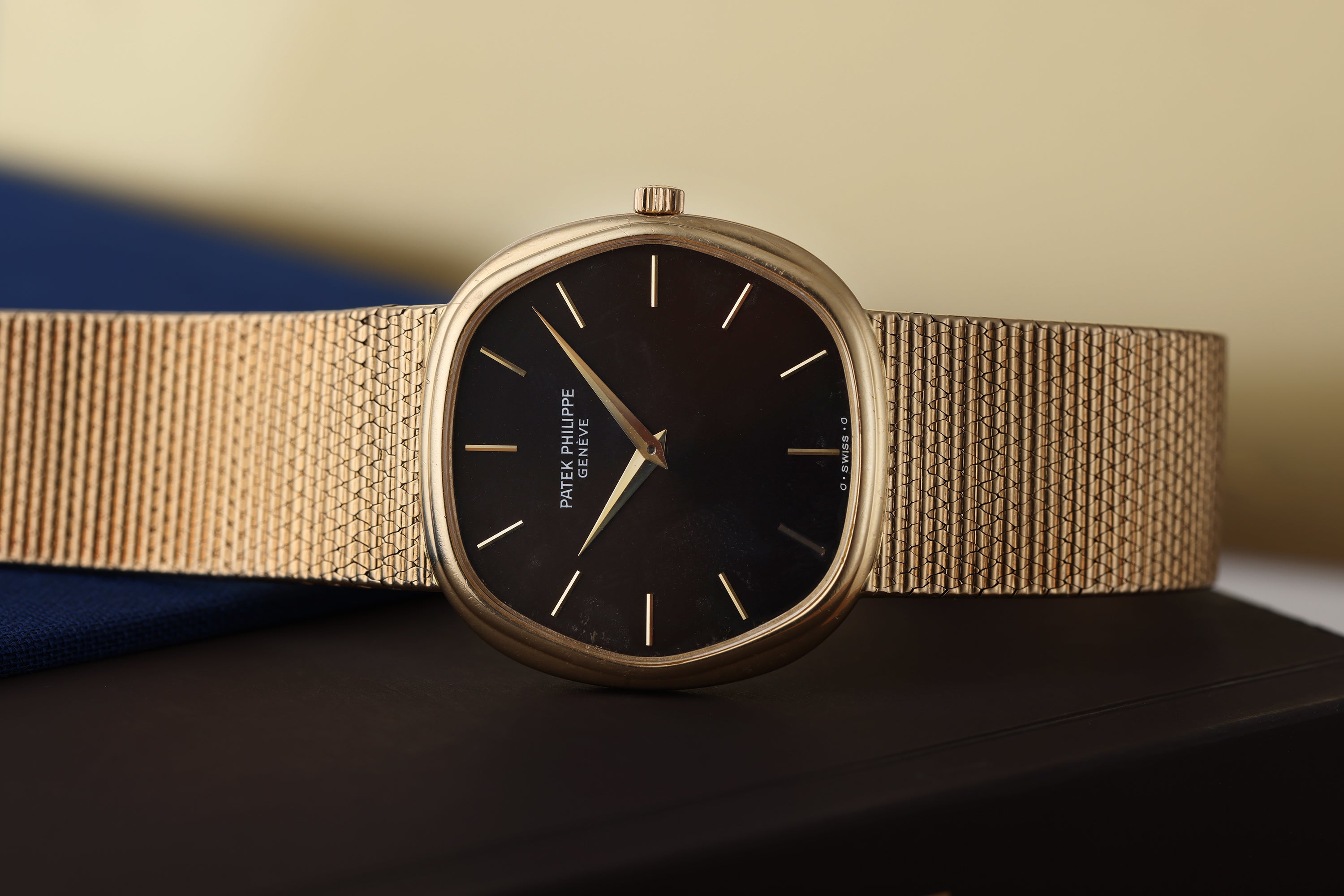 Patek Philippe Ellipse Automatic | REF. 3861/1 | 18k Yellow Gold | Brown Dial | Box & Papers | 1979 | 32.5mm