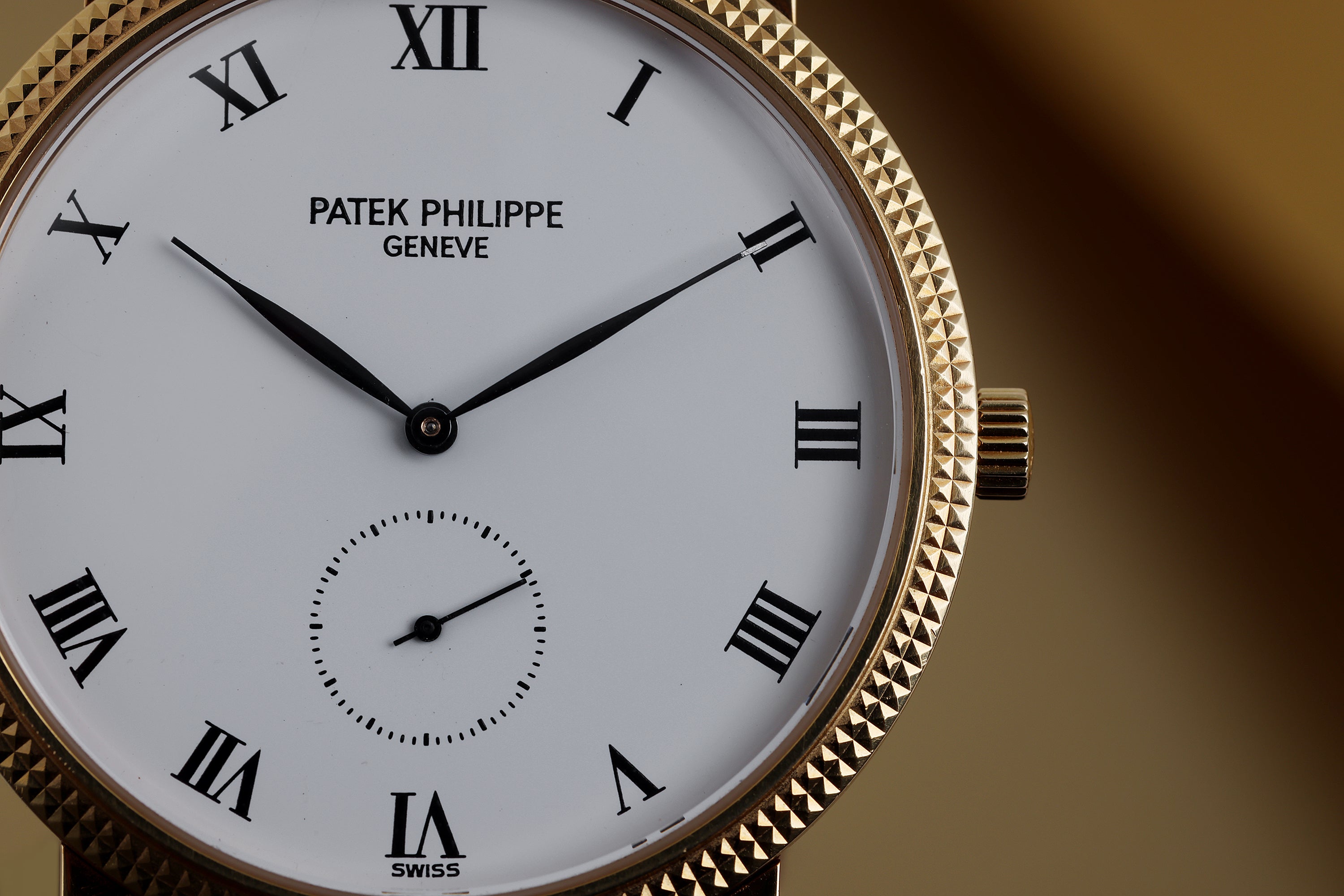 Patek Philippe Calatrava | REF. 3919J | 18k Yellow Gold | Hobnail Bezel | 33mm | 1990s