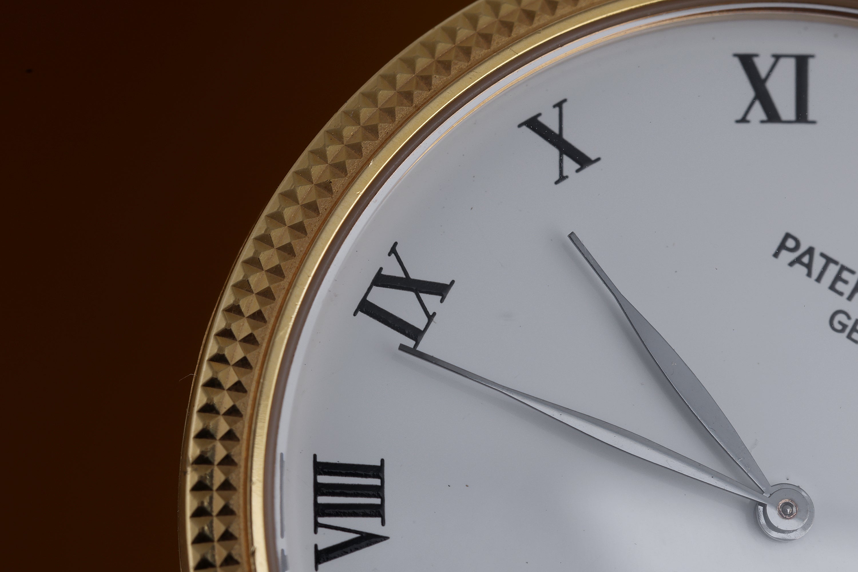 Patek Philippe Calatrava | REF. 3919J | 18k Yellow Gold | Hobnail Bezel | 33mm | 1990s