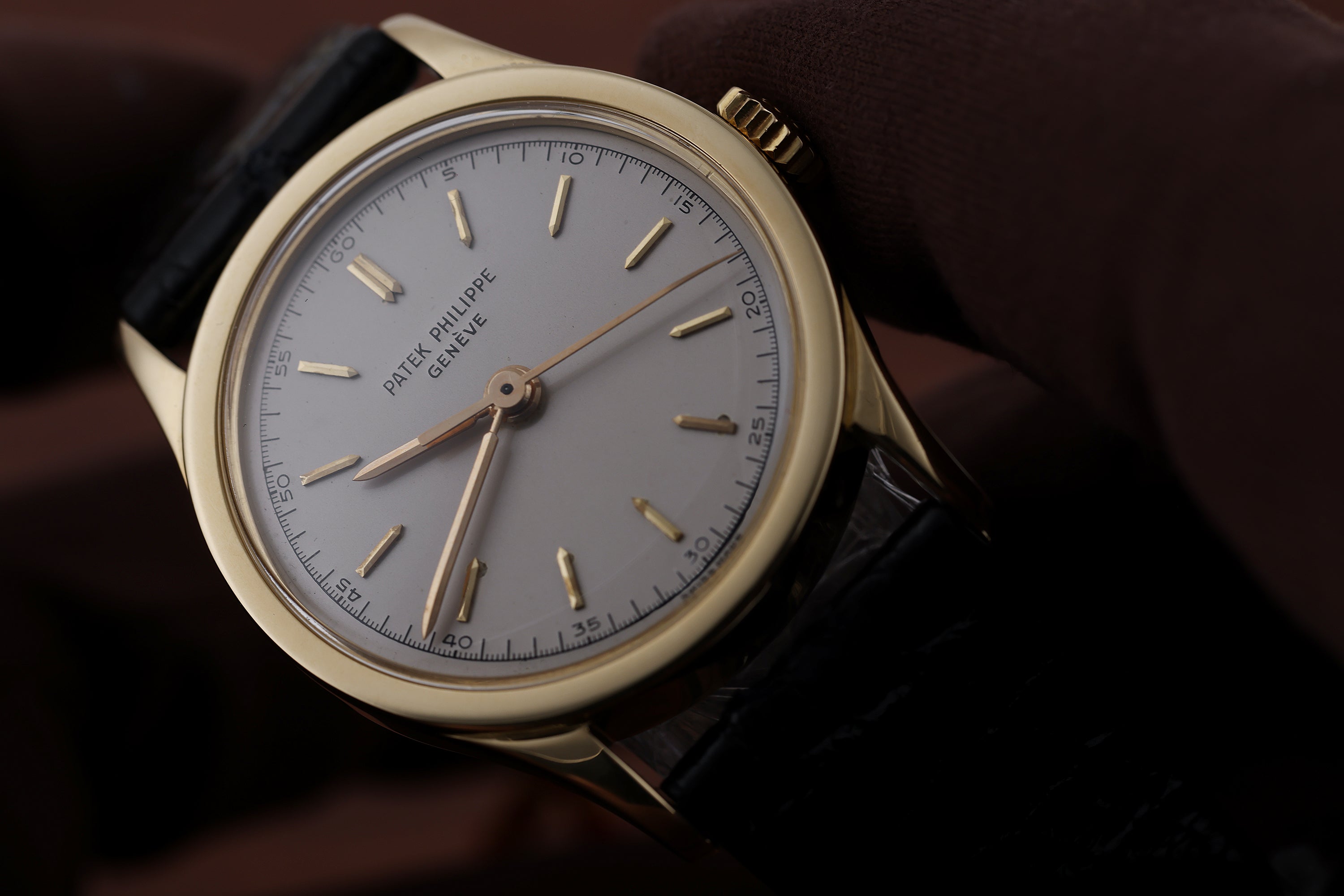 Patek Philippe Calatrava | REF. 2555 | 18k Yellow Gold | 32mm | Manual Wind | 1961