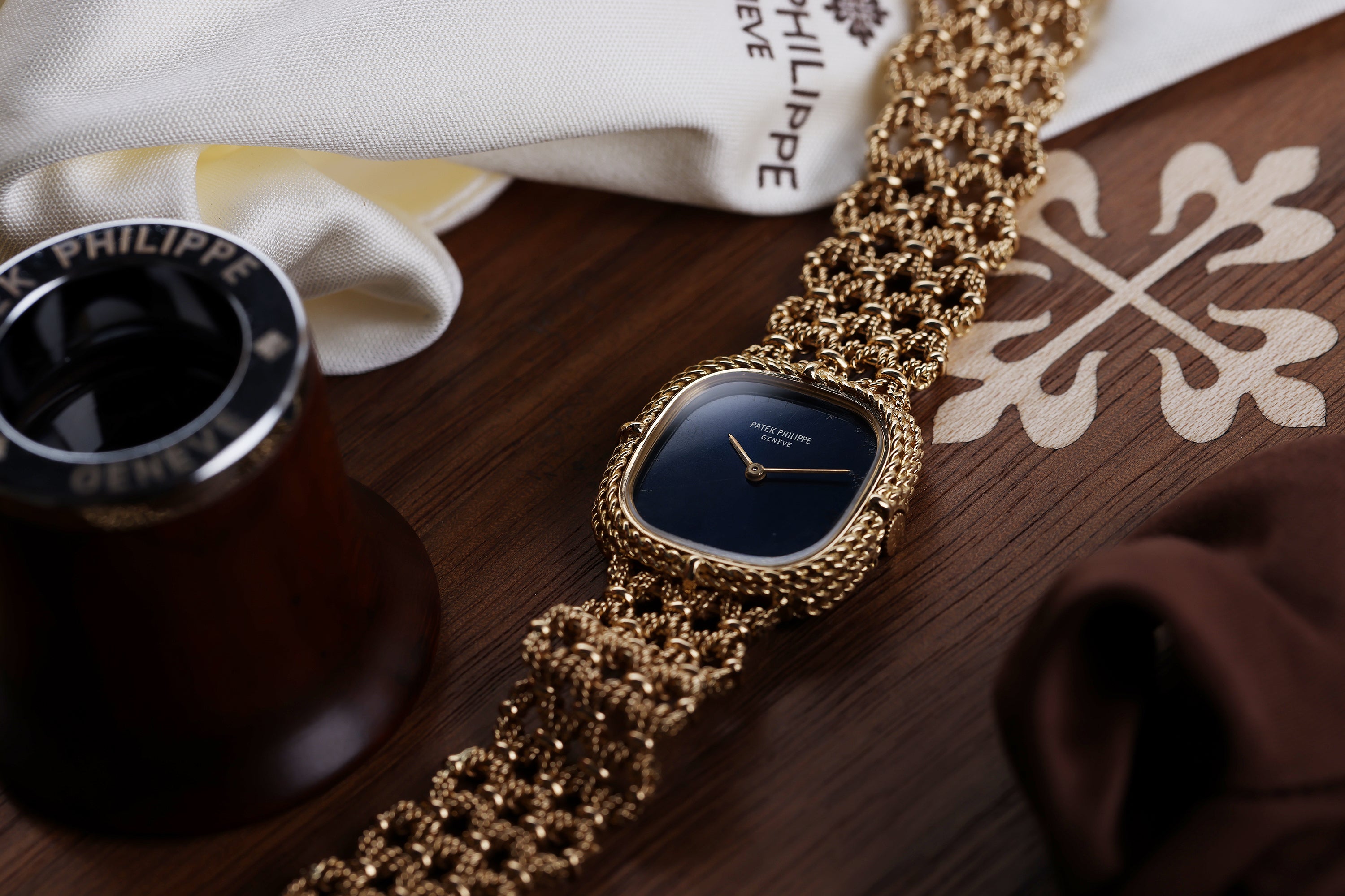 Patek Philippe Ladies Watch | REF. 4265/1 | Blue Dial | 1980s | 18k Yellow Gold | 23mm | Box & Papers