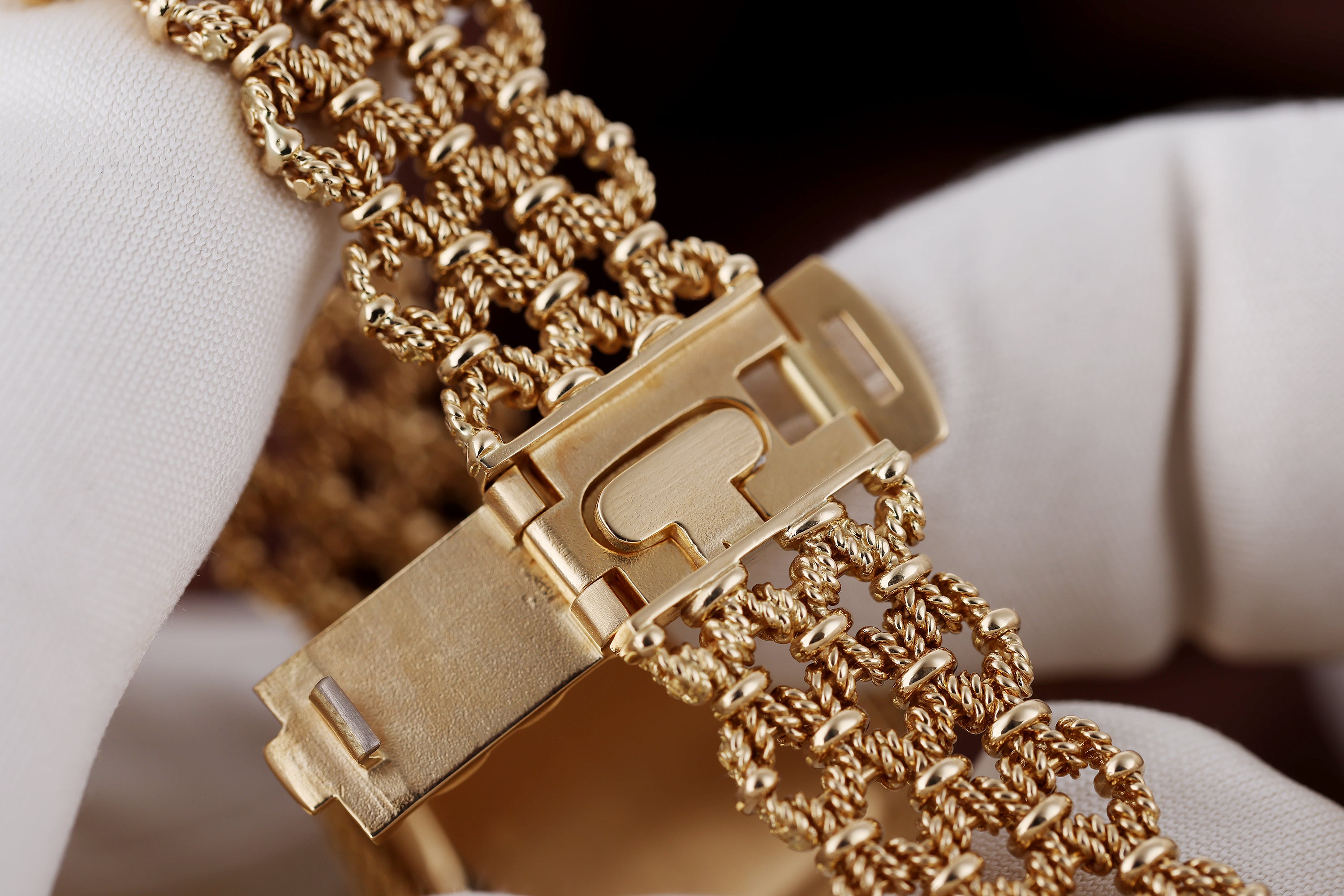 Patek Philippe Ladies Watch | REF. 4265/1 | Blue Dial | 1980s | 18k Yellow Gold | 23mm | Box & Papers