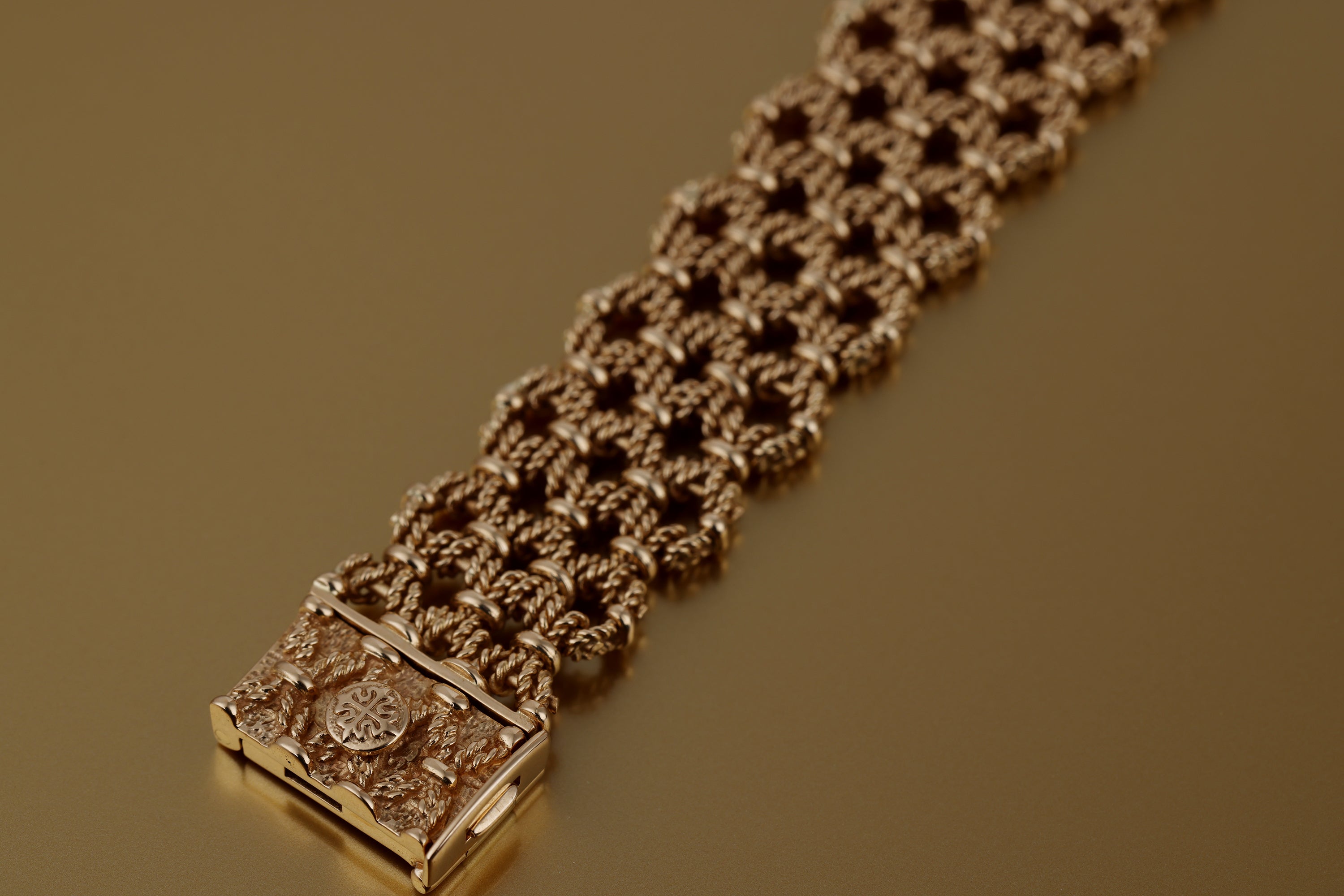 Patek Philippe Ladies Watch | REF. 4265/1 | Blue Dial | 1980s | 18k Yellow Gold | 23mm | Box & Papers