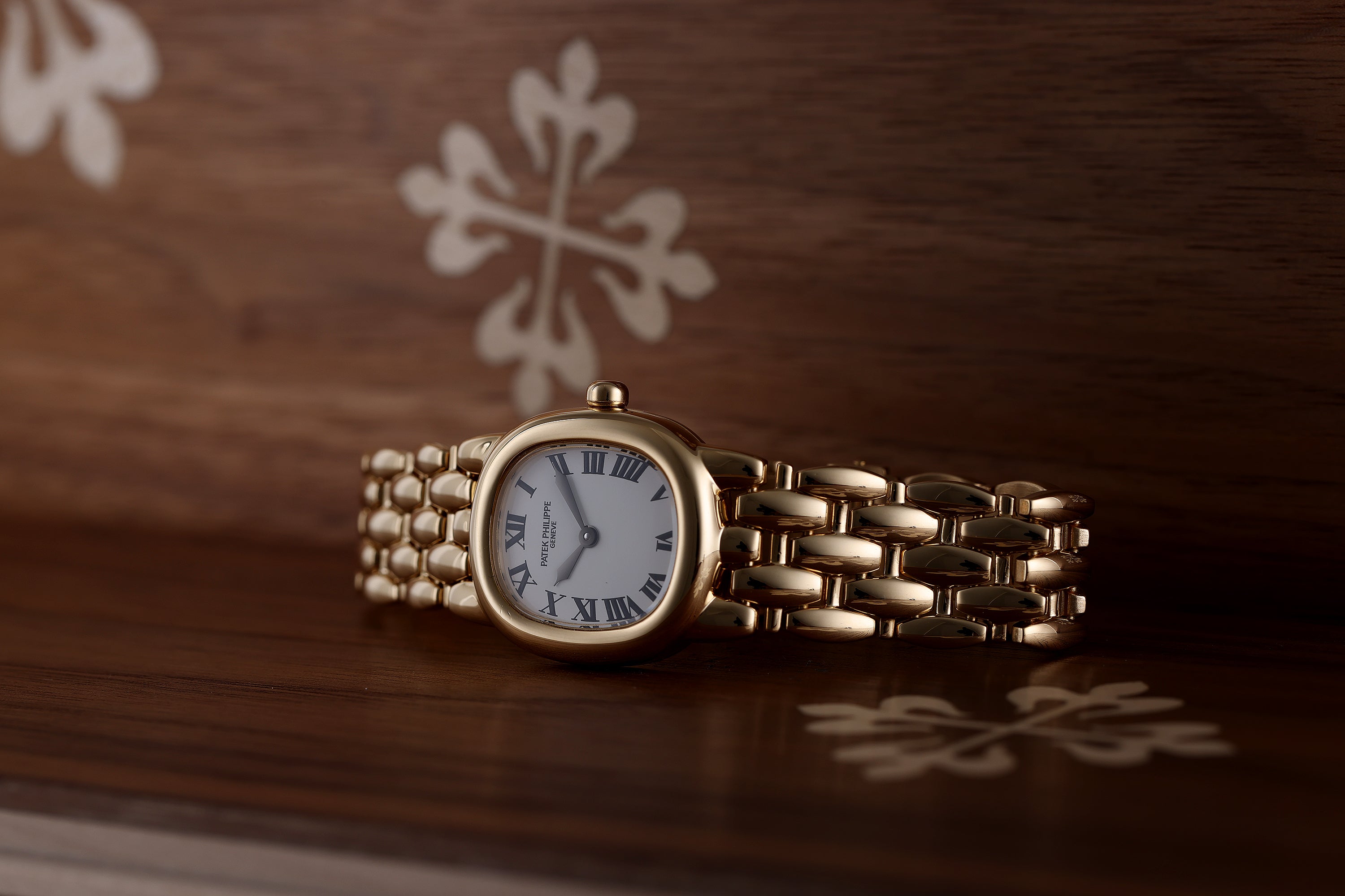 Patek Philippe Golden Ellipse Lady | REF. 4830/1J-001 | 18k Yellow Gold | White Dial | Circa 2000's