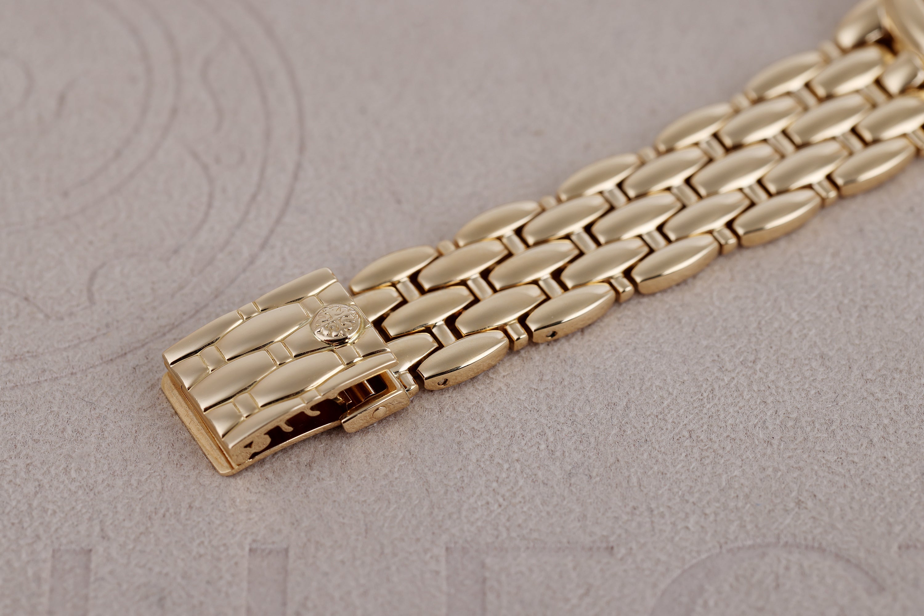 Patek Philippe Golden Ellipse Lady | REF. 4830/1J-001 | 18k Yellow Gold | White Dial | Circa 2000's