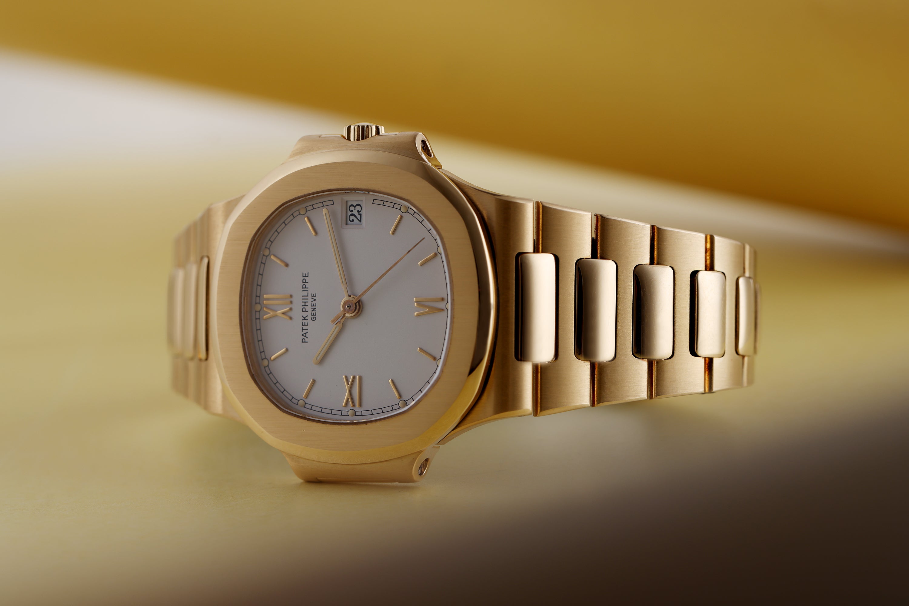 Patek Philippe Nautilus | REF. 3800/1J | White Dial - Baton & Roman Numerals | 38mm | 18k Yellow Gold