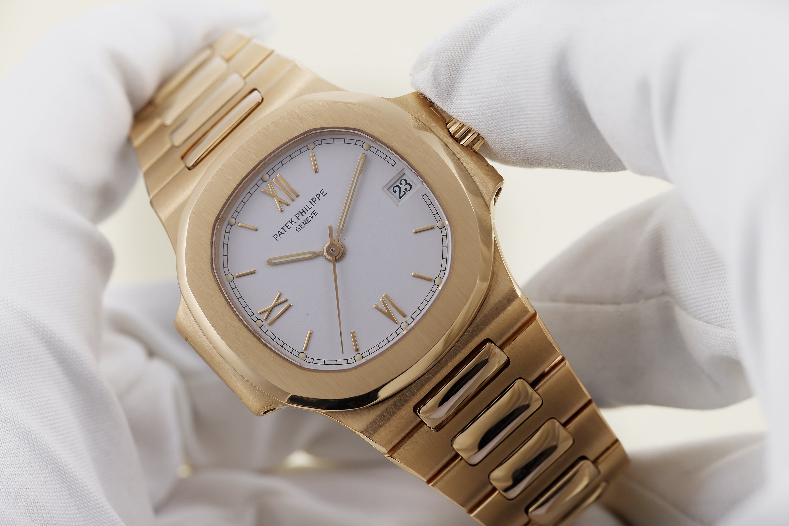 Patek Philippe Nautilus | REF. 3800/1J | White Dial - Baton & Roman Numerals | 38mm | 18k Yellow Gold
