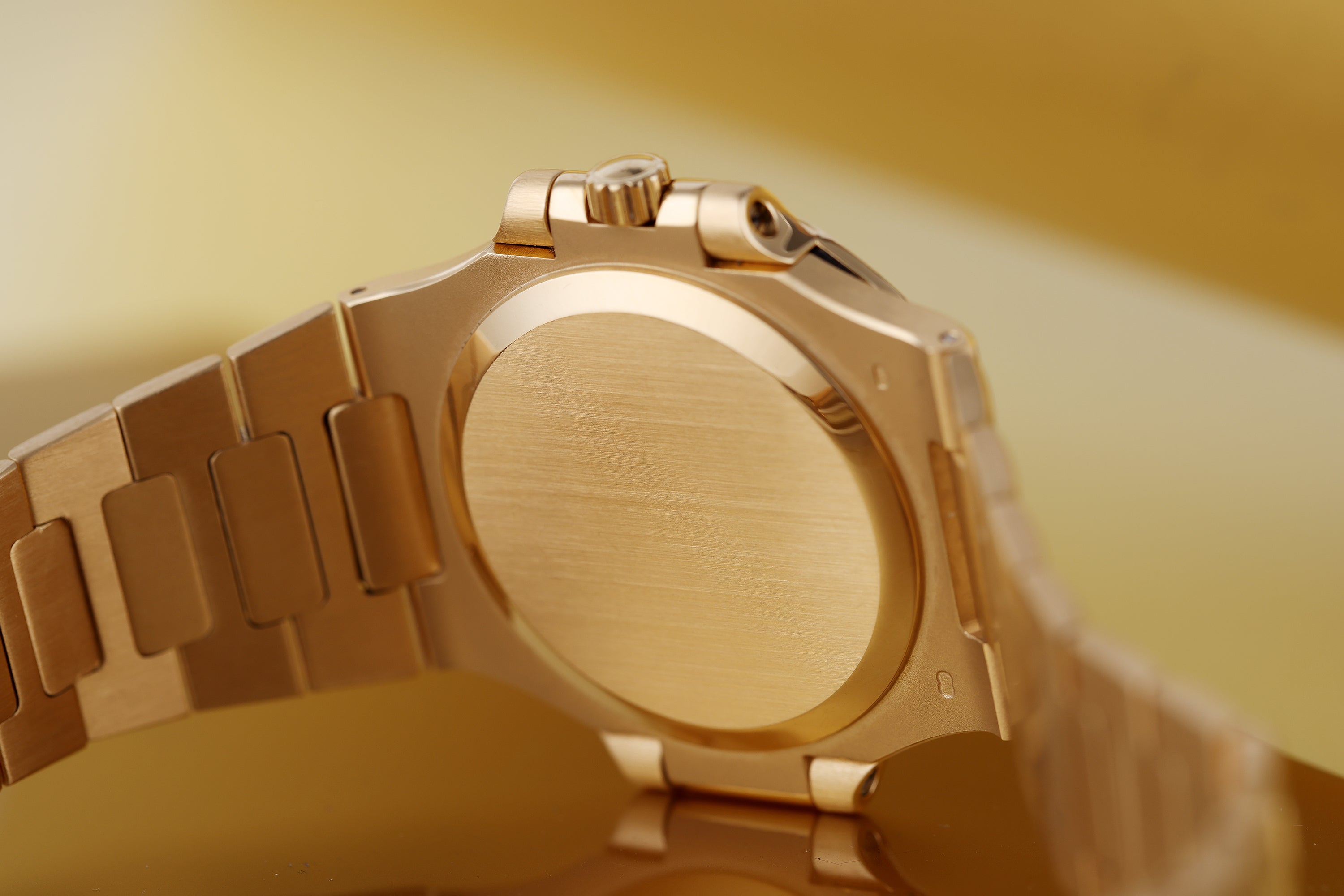 Patek Philippe Nautilus | REF. 3800/1J | White Dial - Baton & Roman Numerals | 38mm | 18k Yellow Gold