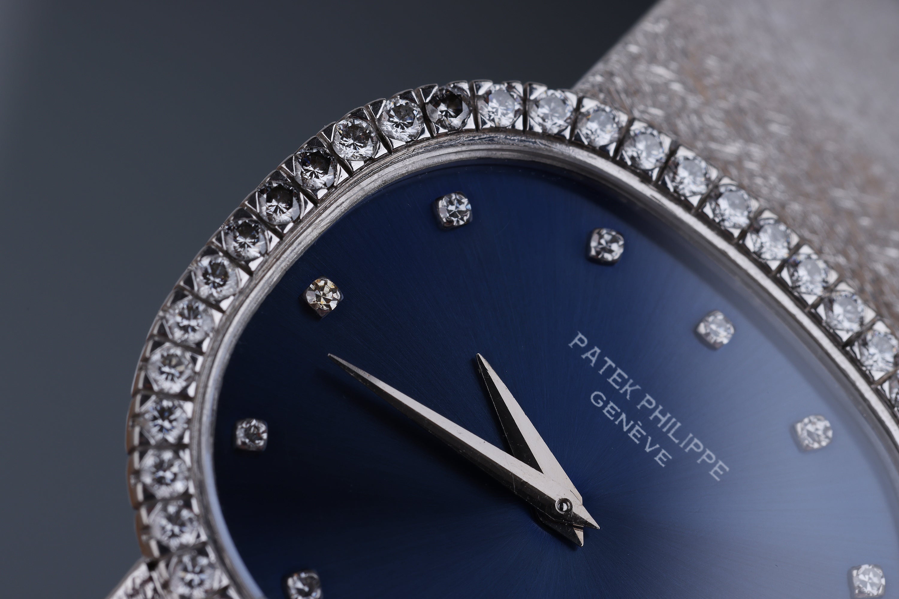 Patek Philippe Ellipse | REF. 3545-5 | Blue Diamond Dial & Bezel | 18k White Gold | Extract from Archives | 1974