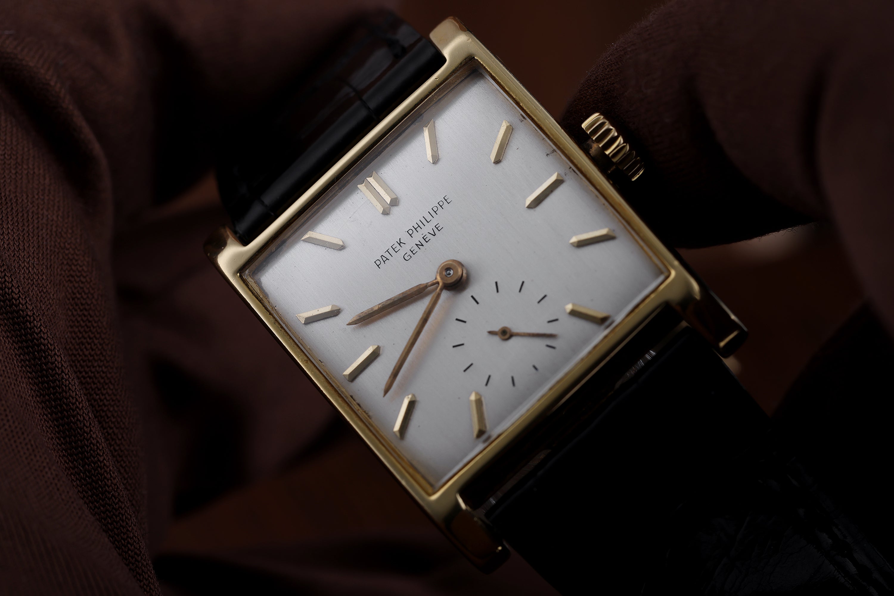 Patek Philippe 1950's Watch | REF. 2446 | 18k Yellow gold | Manual Wind | 26mm | Extract from Archives | 1950