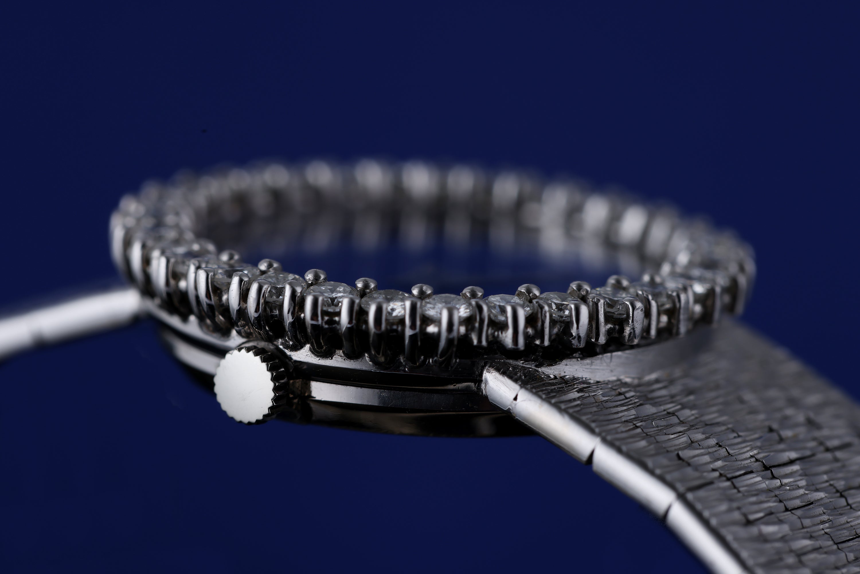 Piaget 1970's Ladies Watch | REF. 924 A 6 | Lapis Lazuli Dial | Diamond Bezel | 18k White Gold | Manual Wind | 26mm