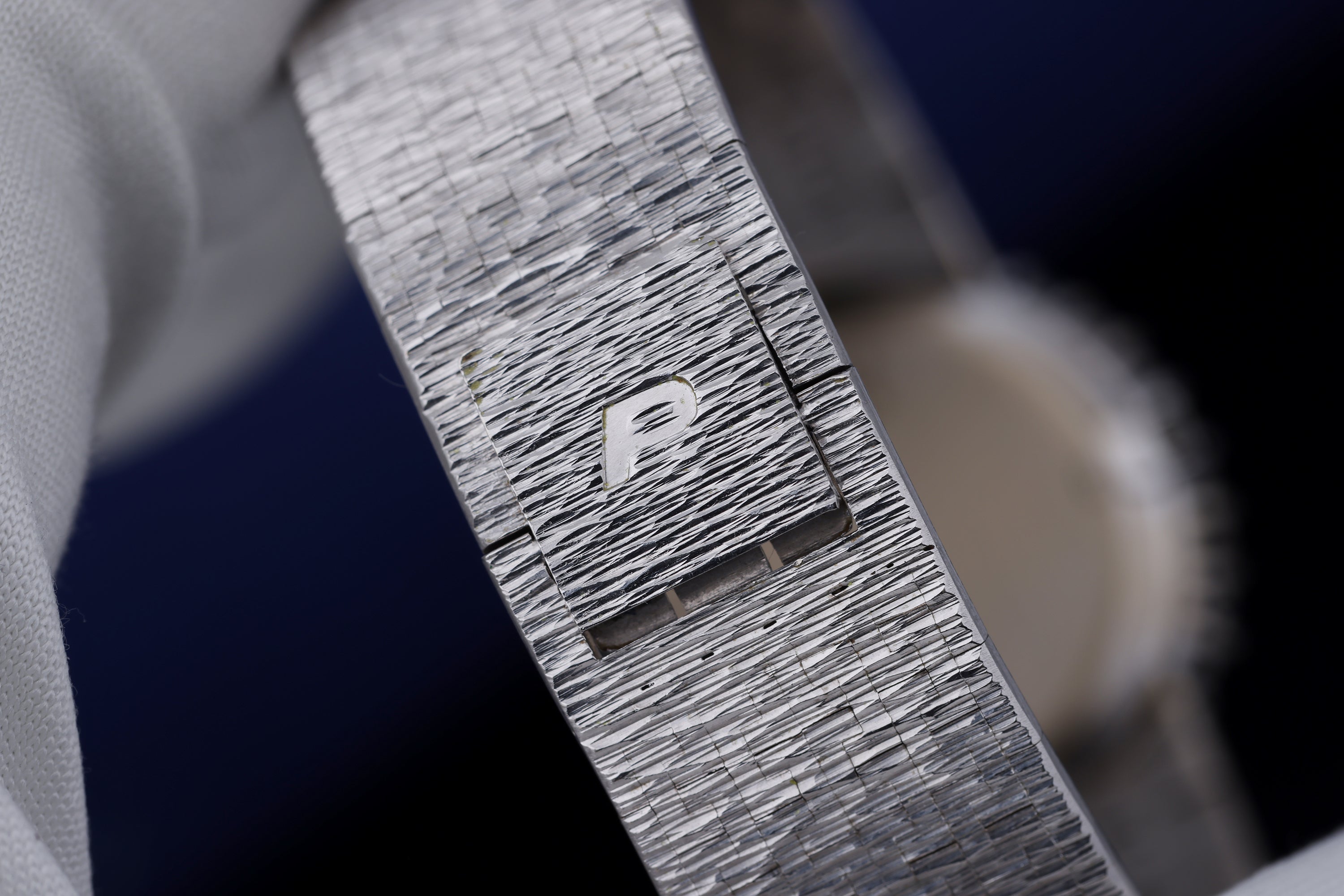 Piaget 1970's Ladies Watch | REF. 924 A 6 | Lapis Lazuli Dial | Diamond Bezel | 18k White Gold | Manual Wind | 26mm