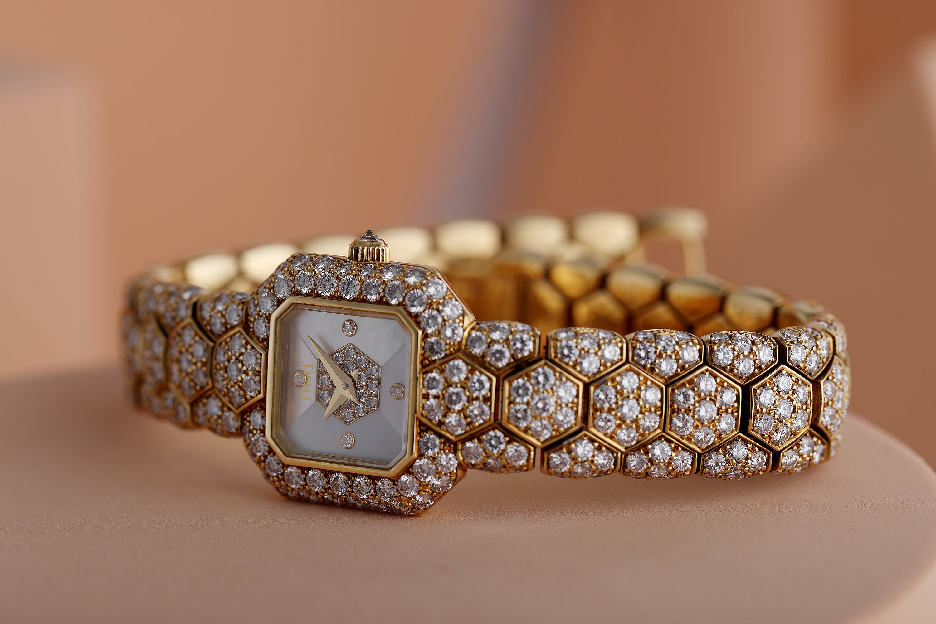 Piaget Glancy Ladies Diamond Watch | REF. 5985 | Mother of Pearl & Pave Diamond Honeycomb | 19.5mm | 18k Yellow Gold | 1996 | Quartz