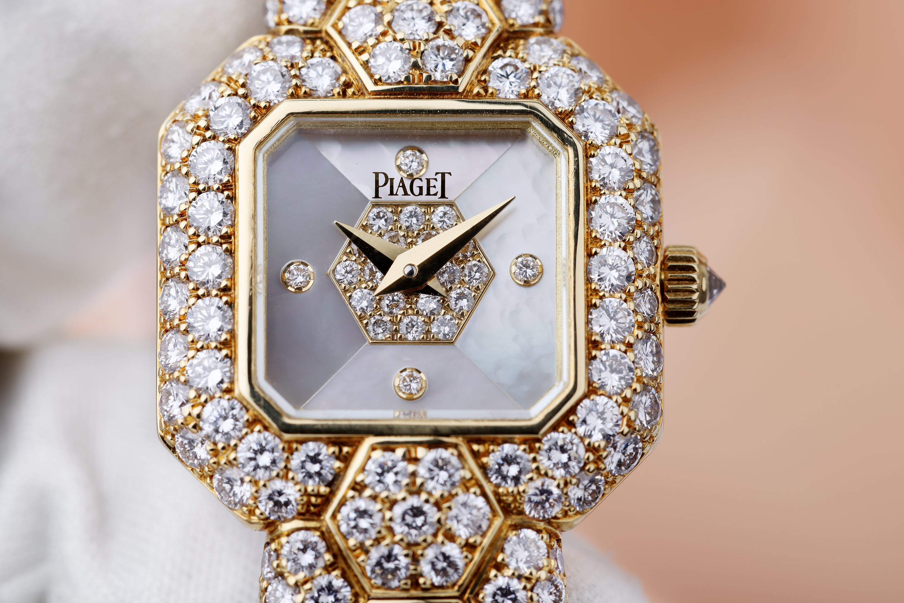 Piaget Glancy Ladies Diamond Watch | REF. 5985 | Mother of Pearl & Pave Diamond Honeycomb | 19.5mm | 18k Yellow Gold | 1996 | Quartz