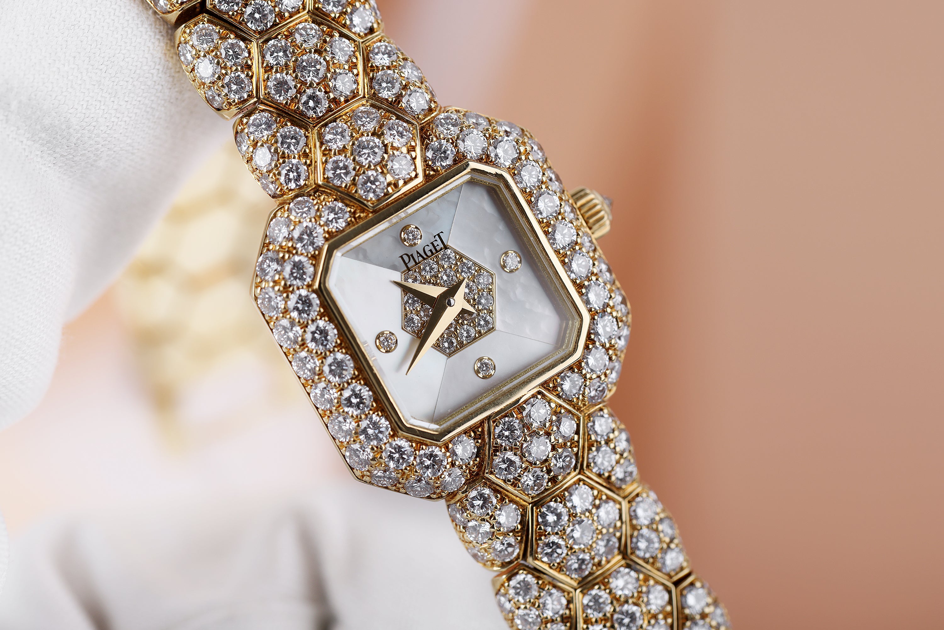 Piaget Glancy Ladies Diamond Watch | REF. 5985 | Mother of Pearl & Pave Diamond Honeycomb | 19.5mm | 18k Yellow Gold | 1996 | Quartz