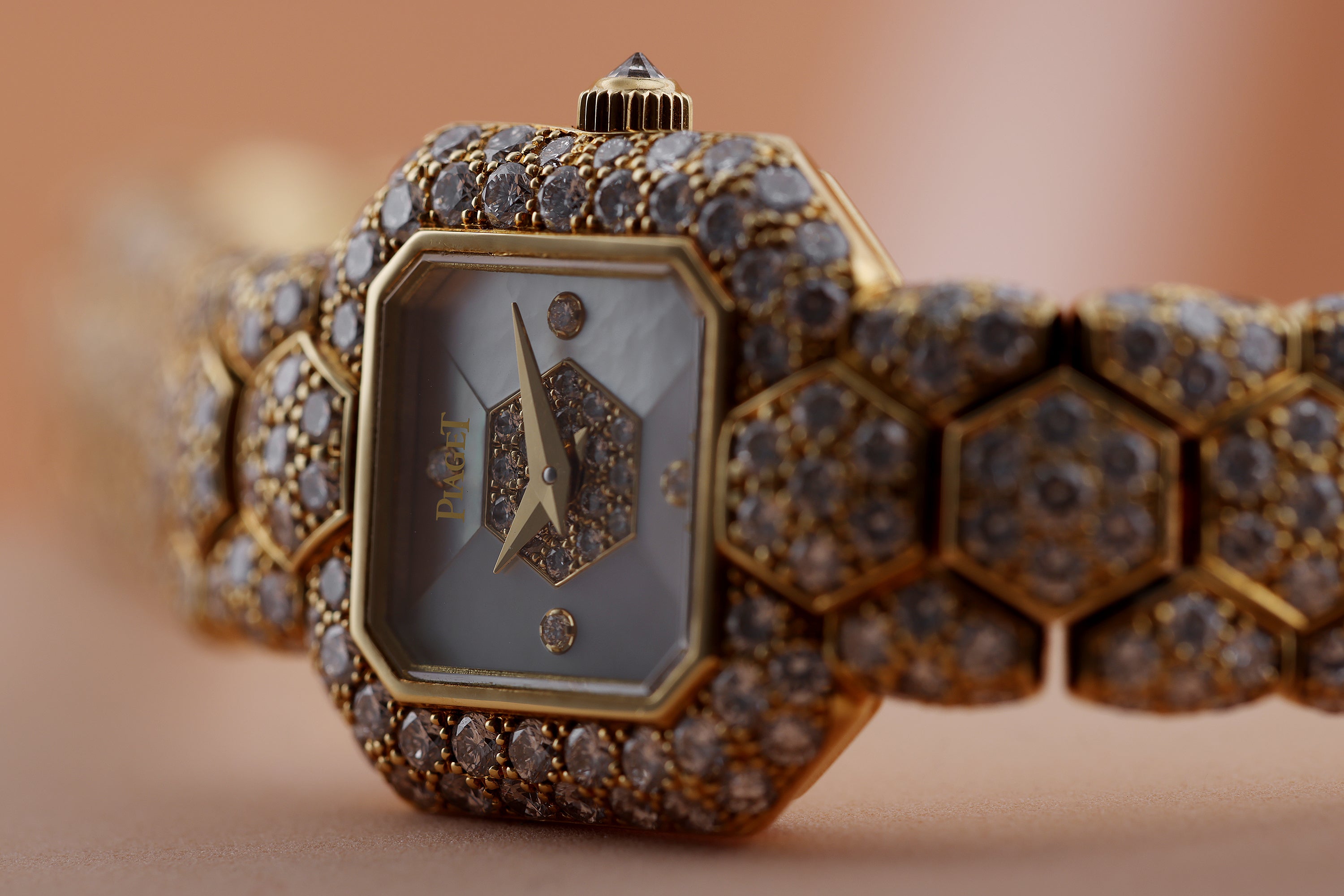 Piaget Glancy Ladies Diamond Watch | REF. 5985 | Mother of Pearl & Pave Diamond Honeycomb | 19.5mm | 18k Yellow Gold | 1996 | Quartz