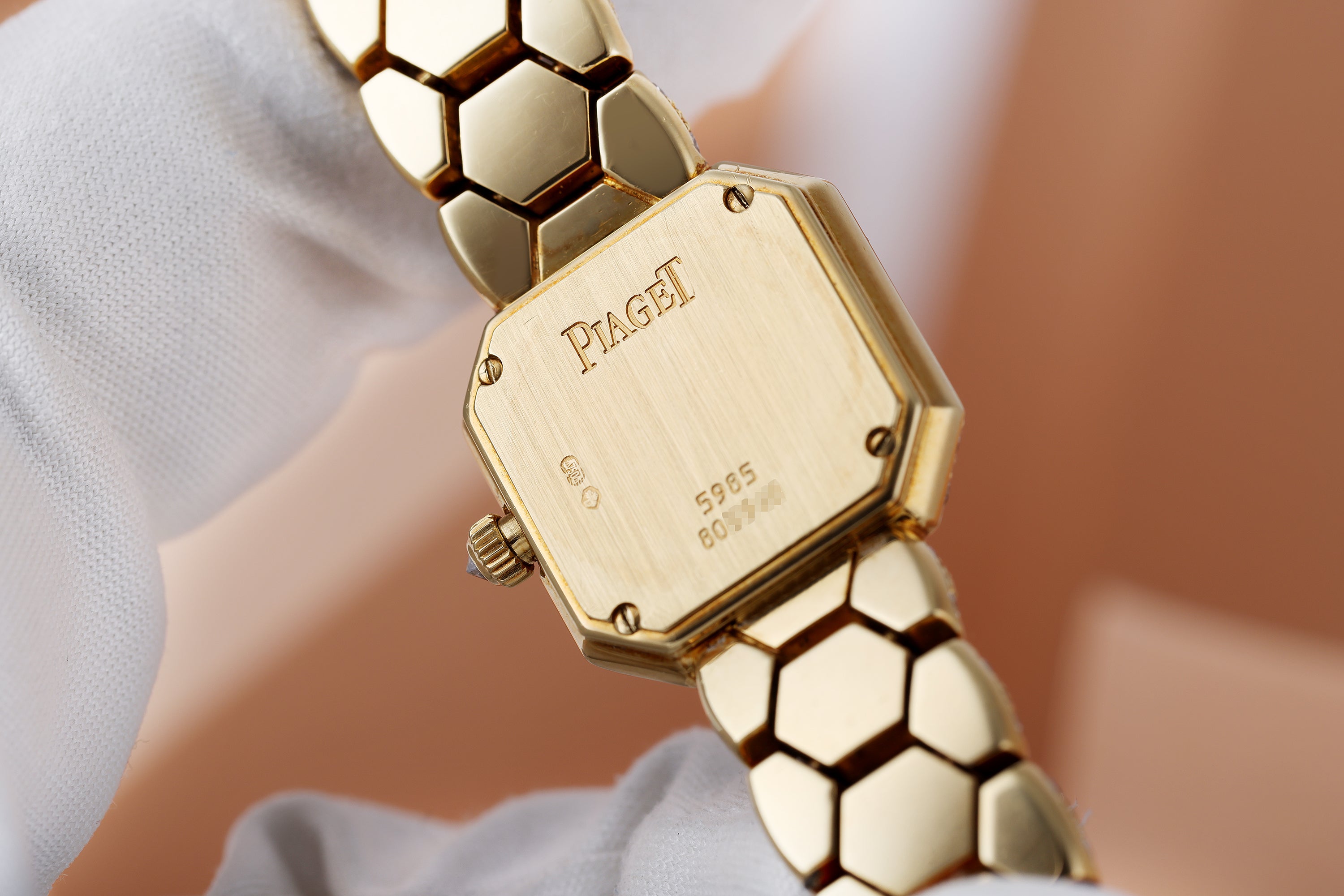 Piaget Glancy Ladies Diamond Watch | REF. 5985 | Mother of Pearl & Pave Diamond Honeycomb | 19.5mm | 18k Yellow Gold | 1996 | Quartz