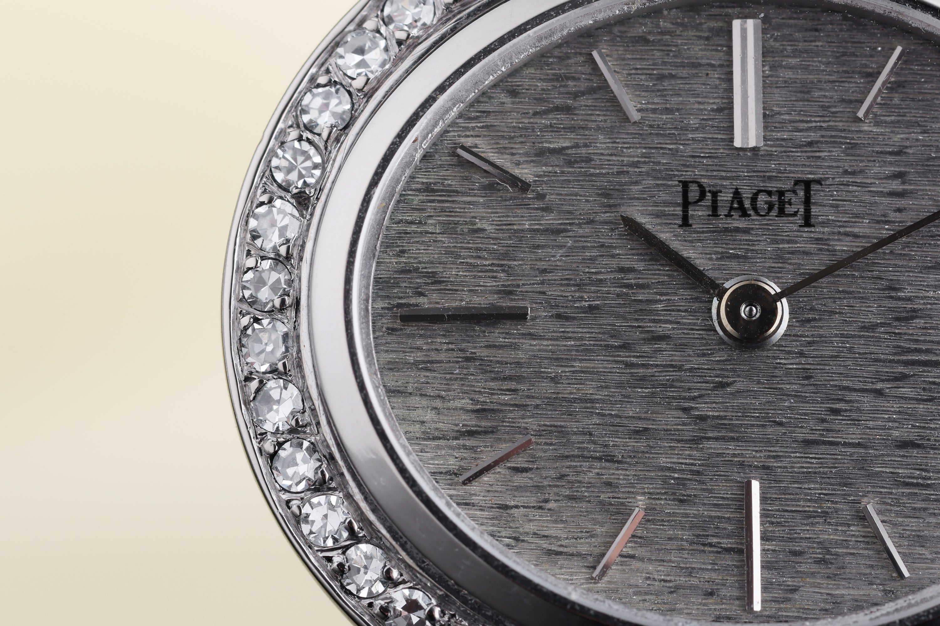 Piaget Vintage Ladies Wristwatch | REF. 9335 A6 | 18k White Gold | Diamond Bezel | 1980's