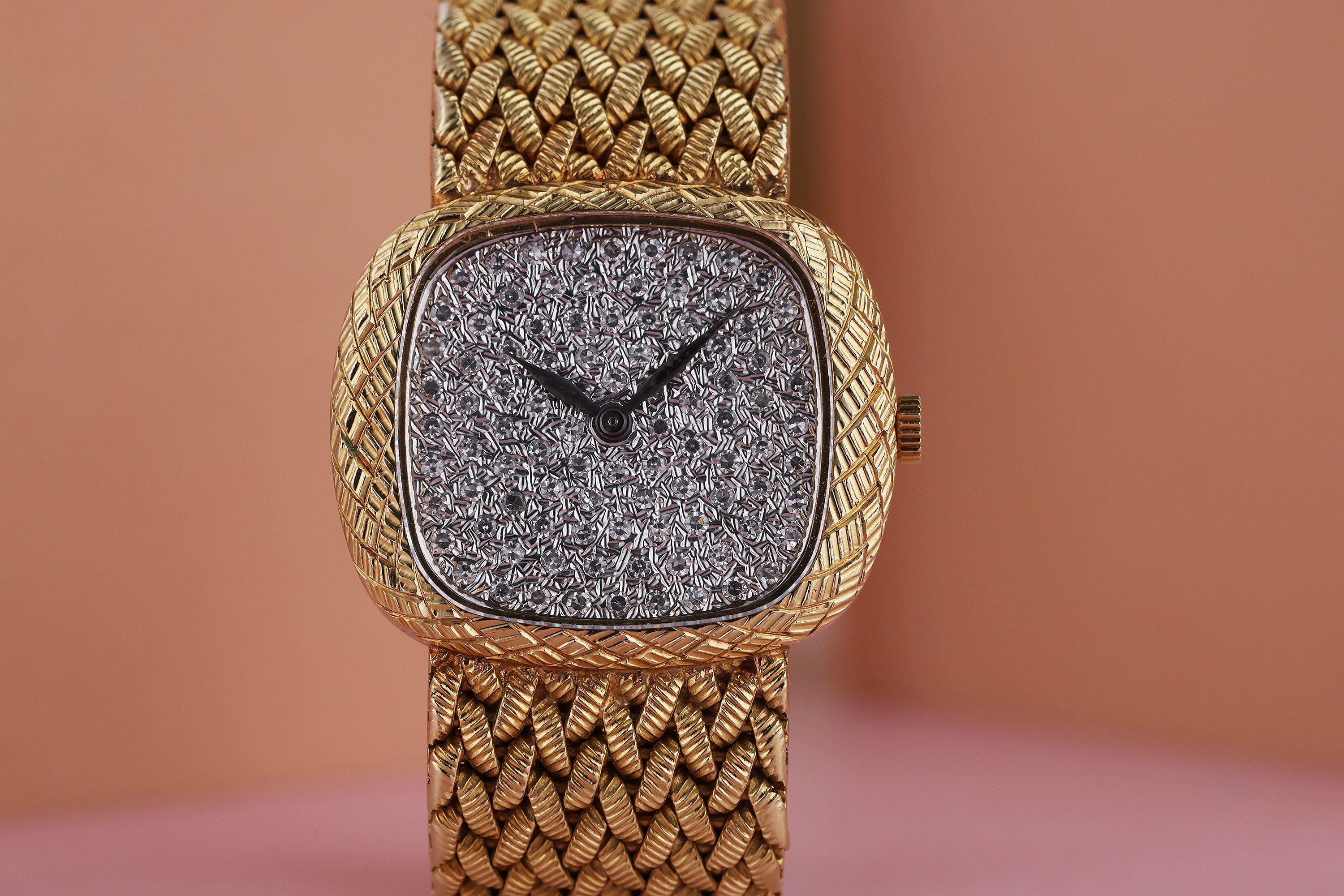Piaget Vintage Ladies Wristwatch | REF. 9451 D 3 | Pavé Diamond Dial | 18k Yellow Gold | 26mm | 1970s