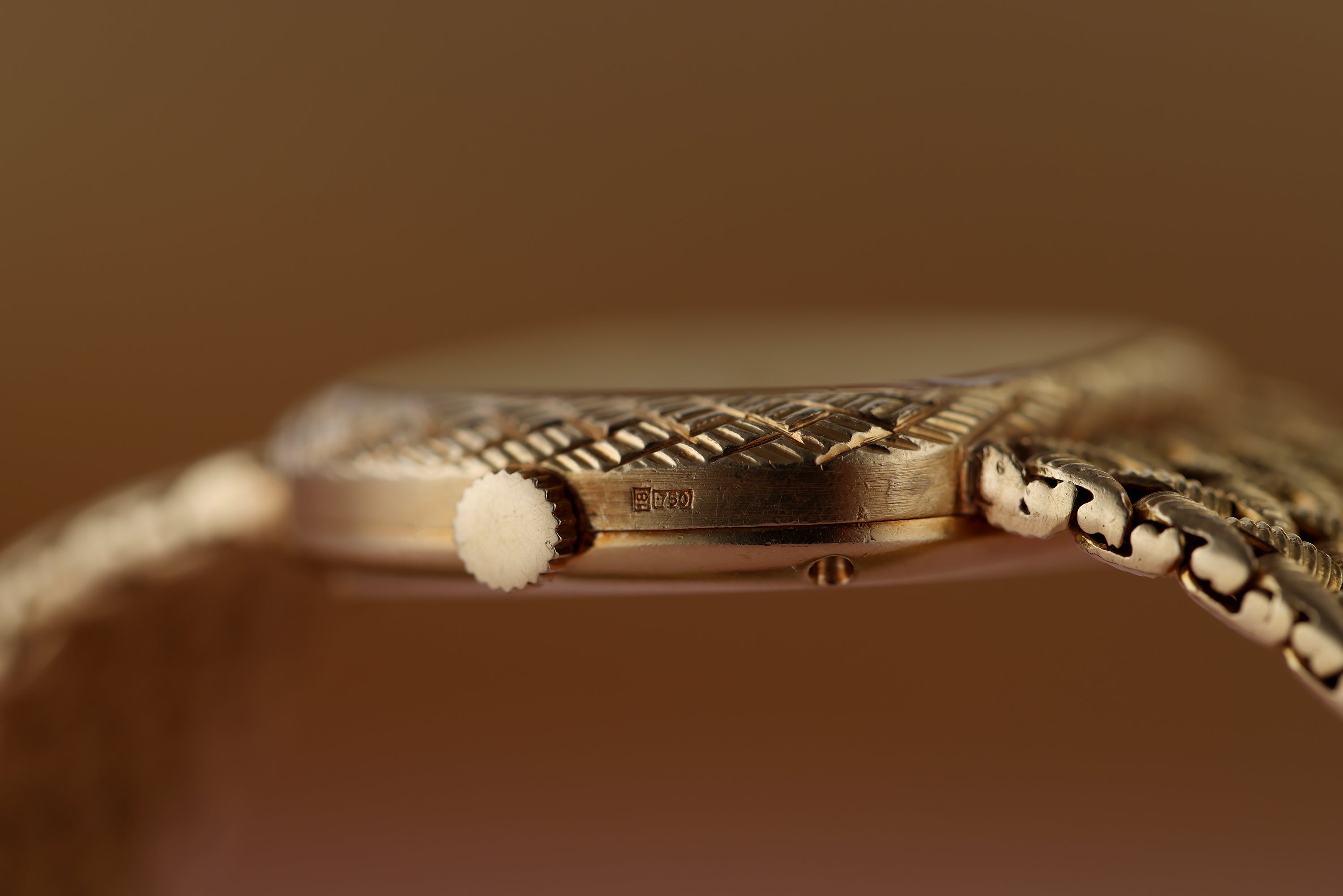 Piaget Vintage Ladies Wristwatch | REF. 9451 D 3 | Pavé Diamond Dial | 18k Yellow Gold | 26mm | 1970s