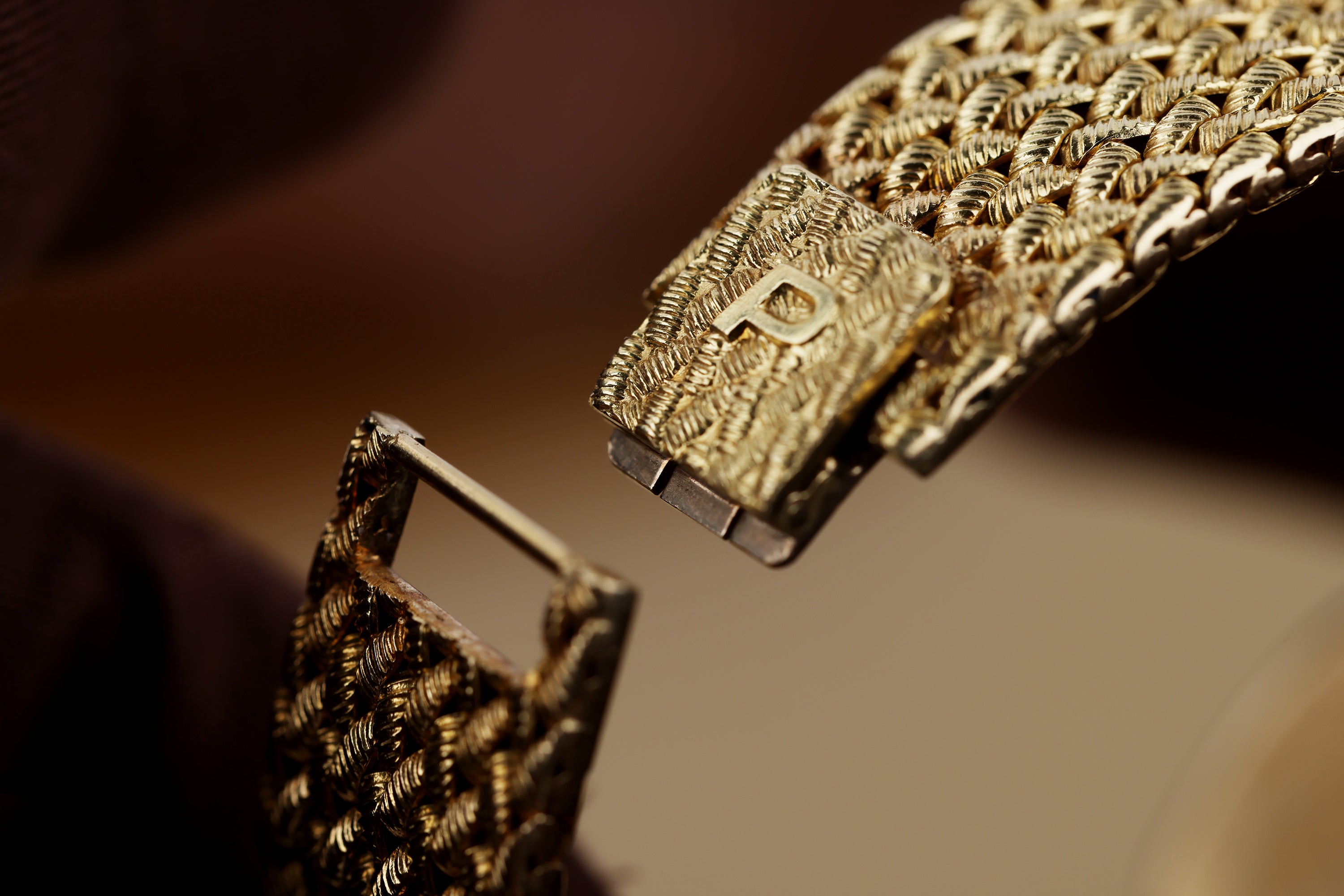 Piaget Vintage Ladies Wristwatch | REF. 9451 D 3 | Pavé Diamond Dial | 18k Yellow Gold | 26mm | 1970s