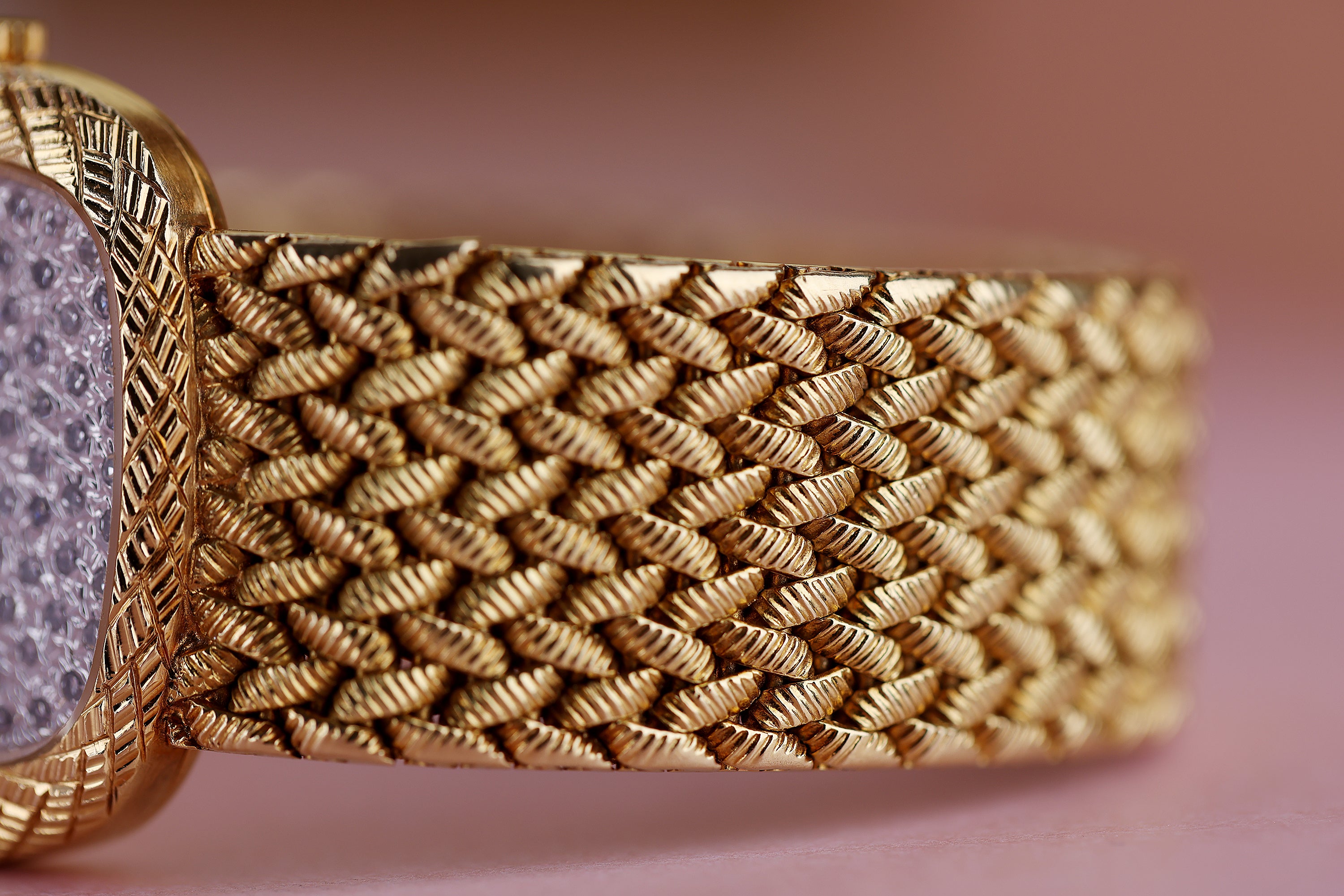 Piaget Vintage Ladies Wristwatch | REF. 9451 D 3 | Pavé Diamond Dial | 18k Yellow Gold | 26mm | 1970s