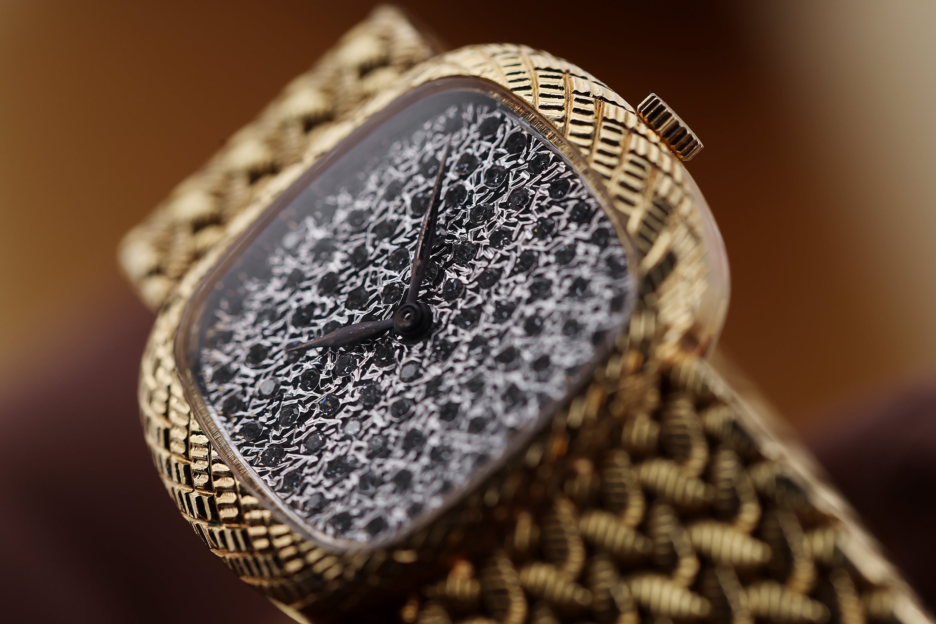 Piaget Vintage Ladies Wristwatch | REF. 9451 D 3 | Pavé Diamond Dial | 18k Yellow Gold | 26mm | 1970s
