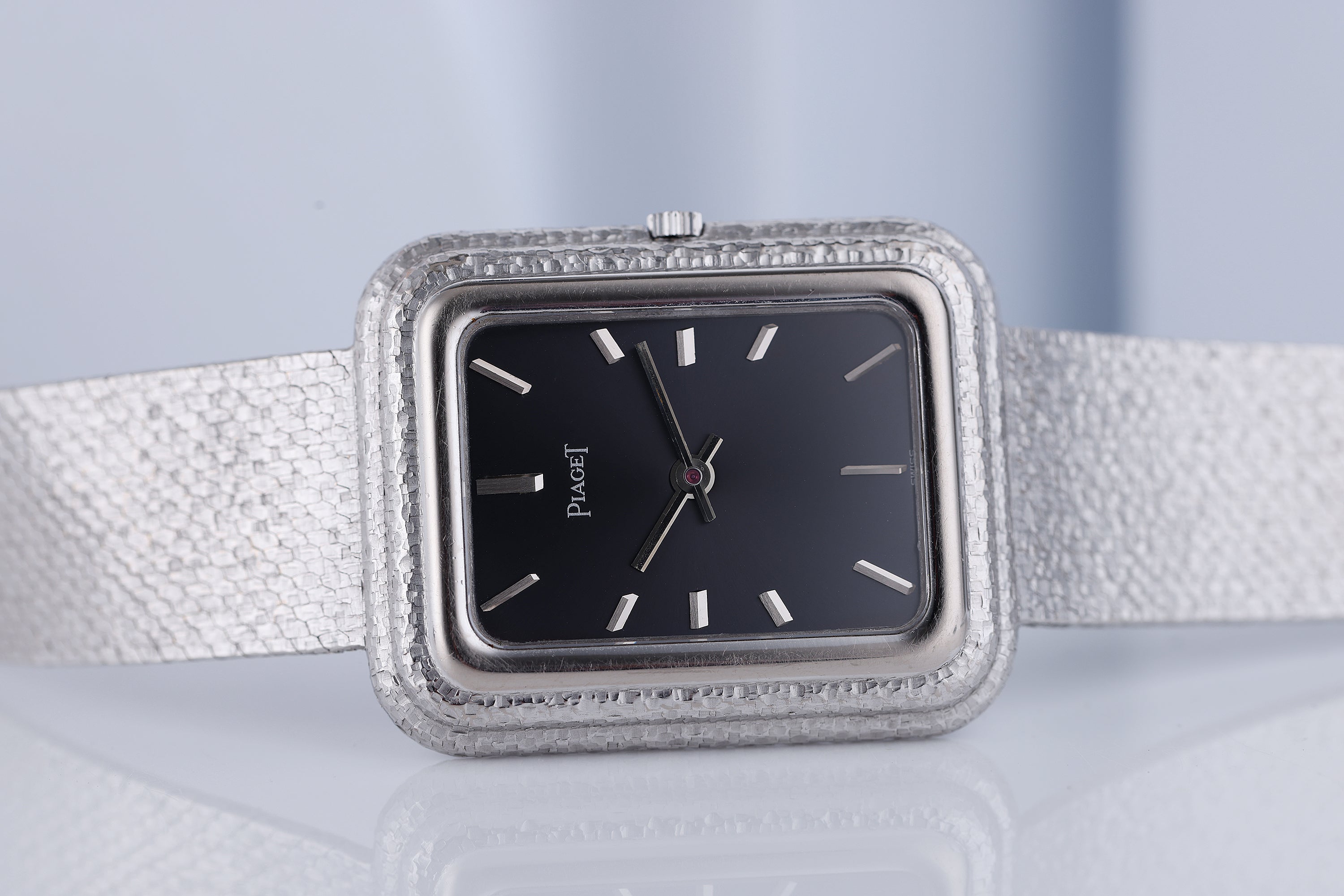 Piaget Beta Quartz | REF. 14101 B 56 | Blue Dial | 18k White Gold | 33.5mm | 1970s