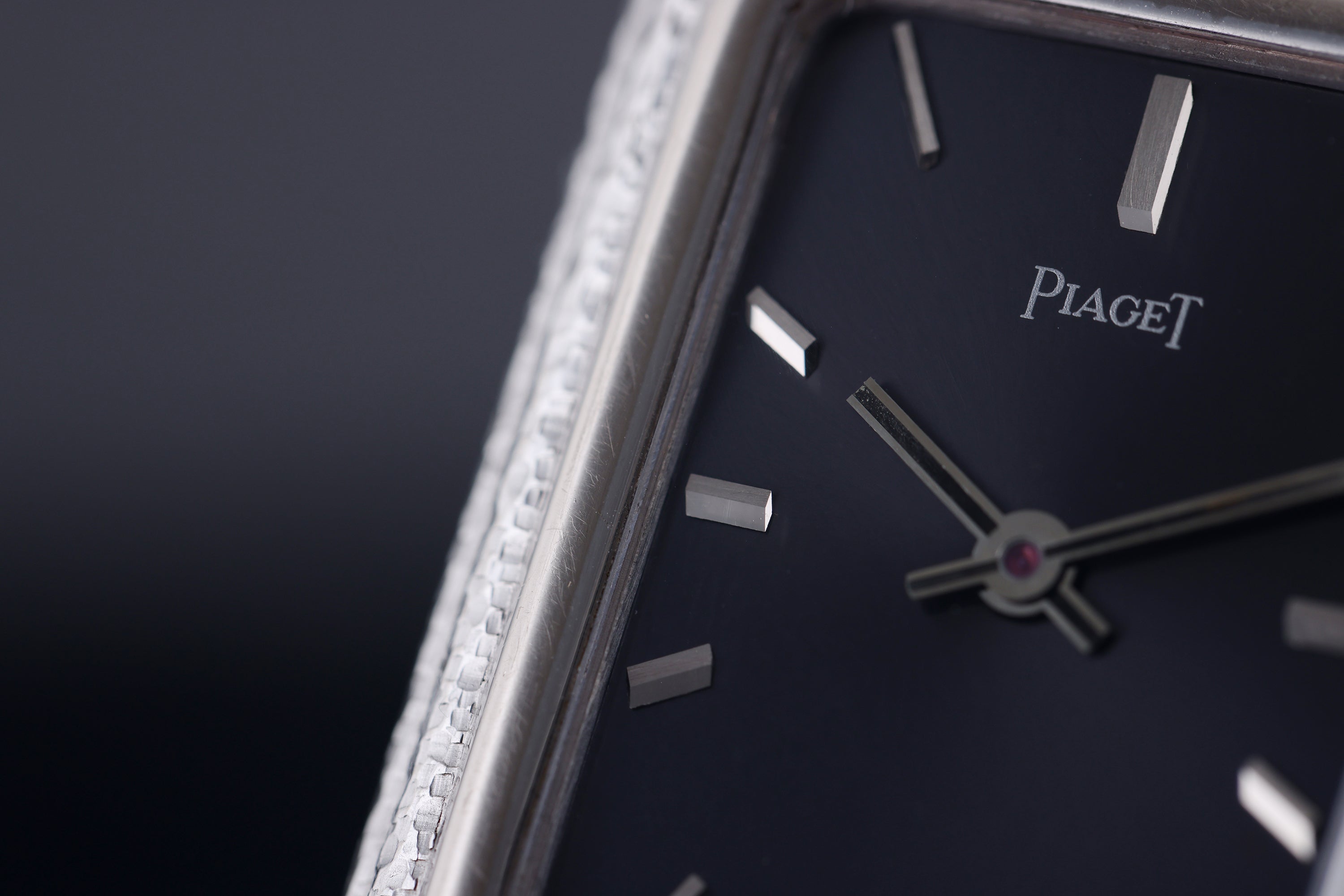 Piaget Beta Quartz | REF. 14101 B 56 | Blue Dial | 18k White Gold | 33.5mm | 1970s