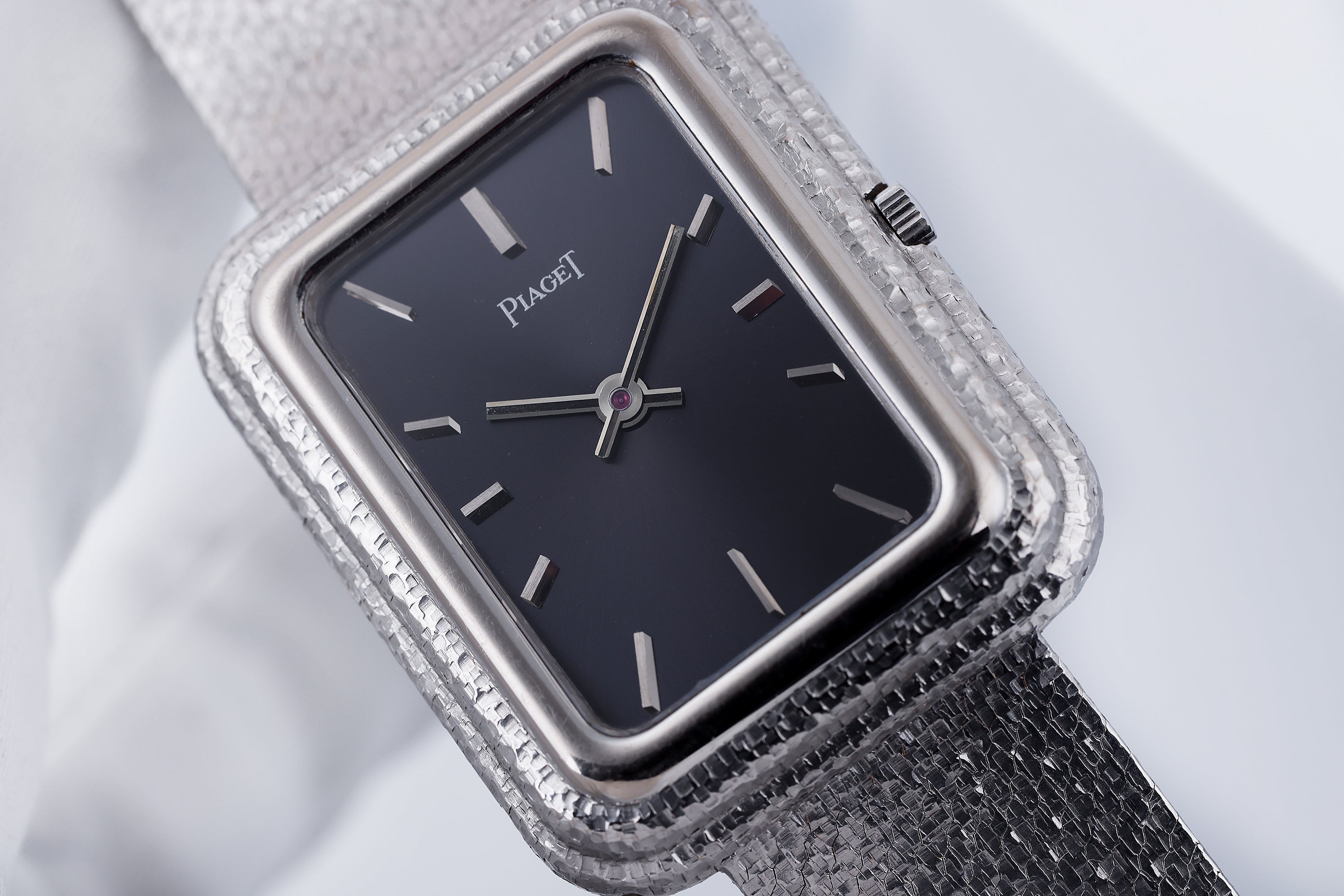 Piaget Beta Quartz | REF. 14101 B 56 | Blue Dial | 18k White Gold | 33.5mm | 1970s