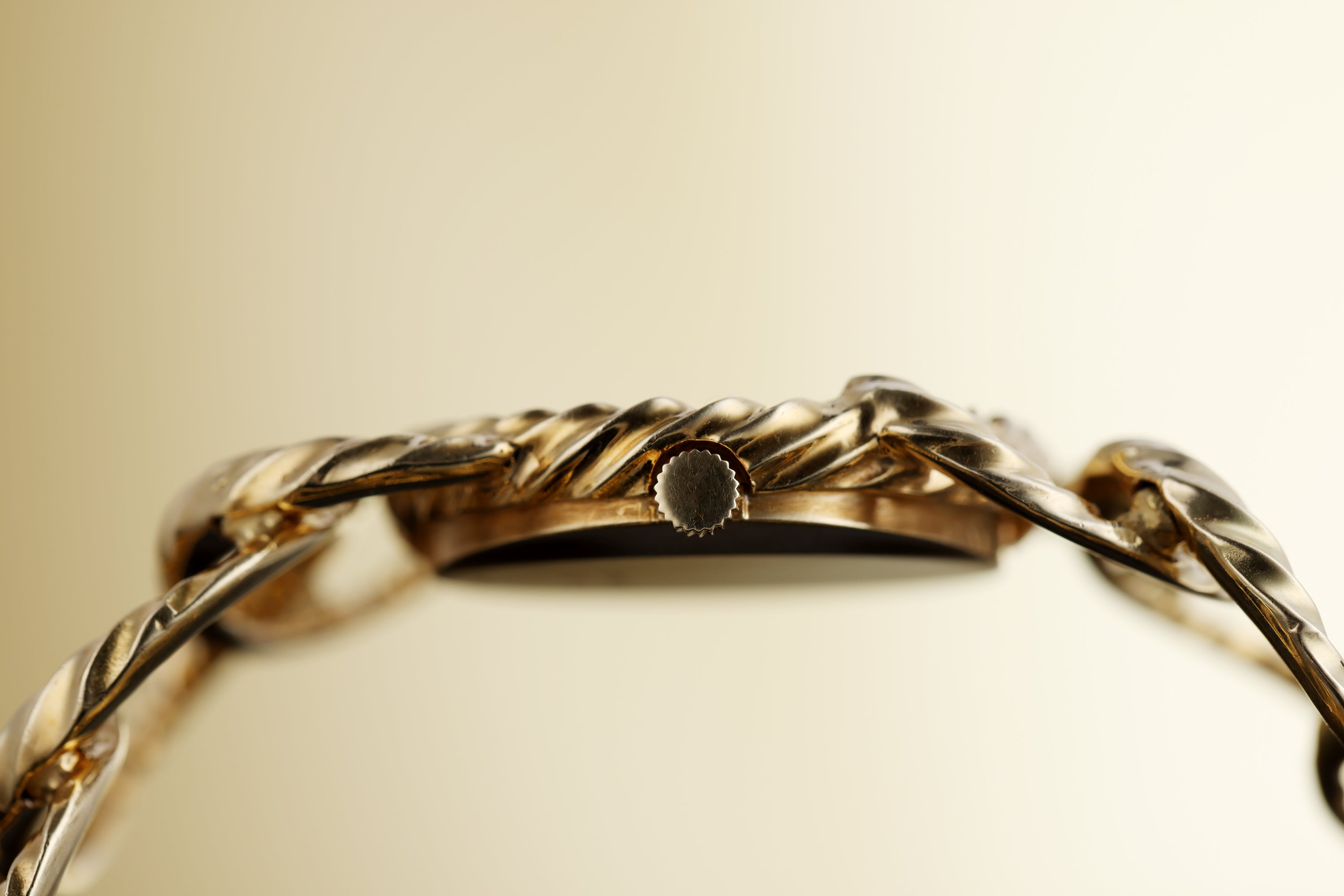 Piaget 'Esclave' Cuff Watch | REF. 9855 D 35 | Lapis Lazuli Dial | 18k Yellow Gold | 32mm | 1970s