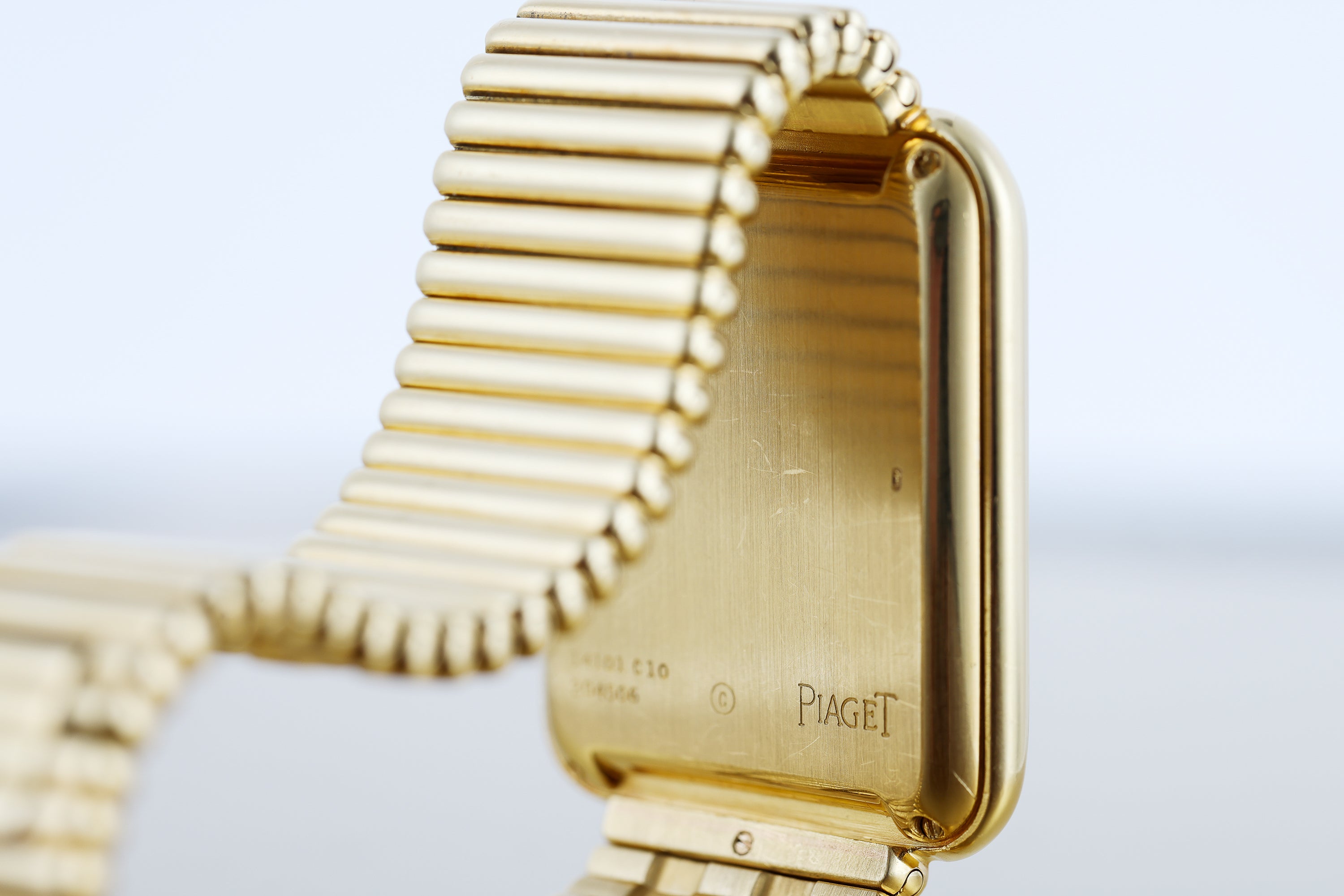 Rare Piaget Beta 21 Quartz | REF. 14101 C 10 | Hawk Eye | 18k Yellow Gold | 33.5mm | 1970s