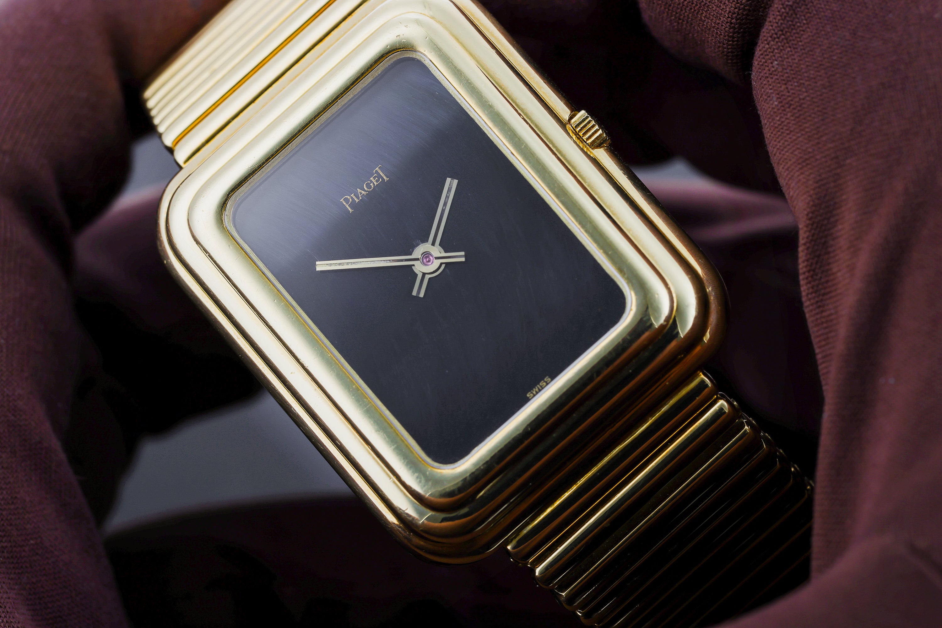 Rare Piaget Beta 21 Quartz | REF. 14101 C 10 | Hawk Eye | 18k Yellow Gold | 33.5mm | 1970s