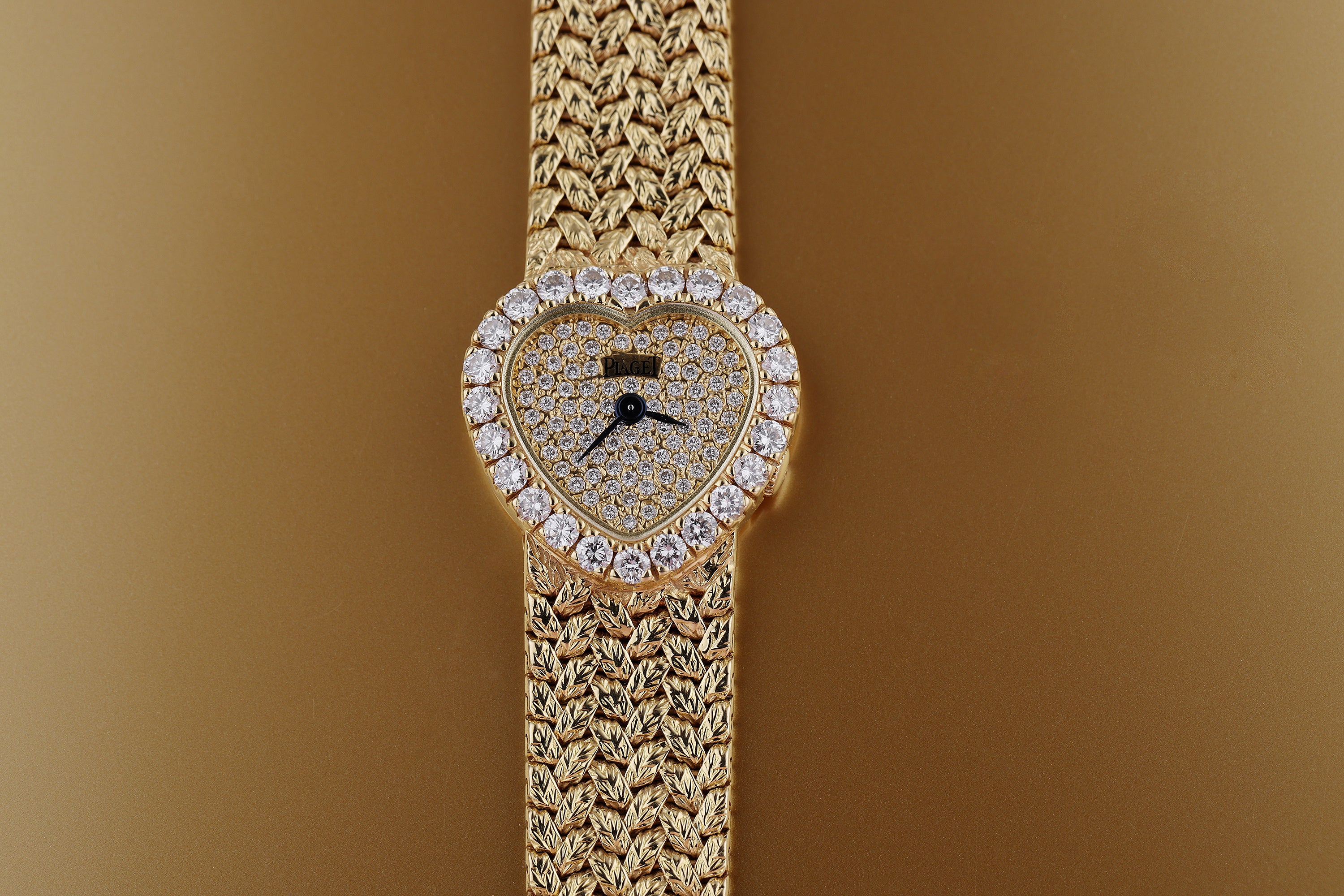 Piaget Vintage Ladies Watch | REF. 8446 D 2 | Heart-Shaped Case | Pavé Diamond Dial & Bezel | 20.5mm | 18k Yellow Gold