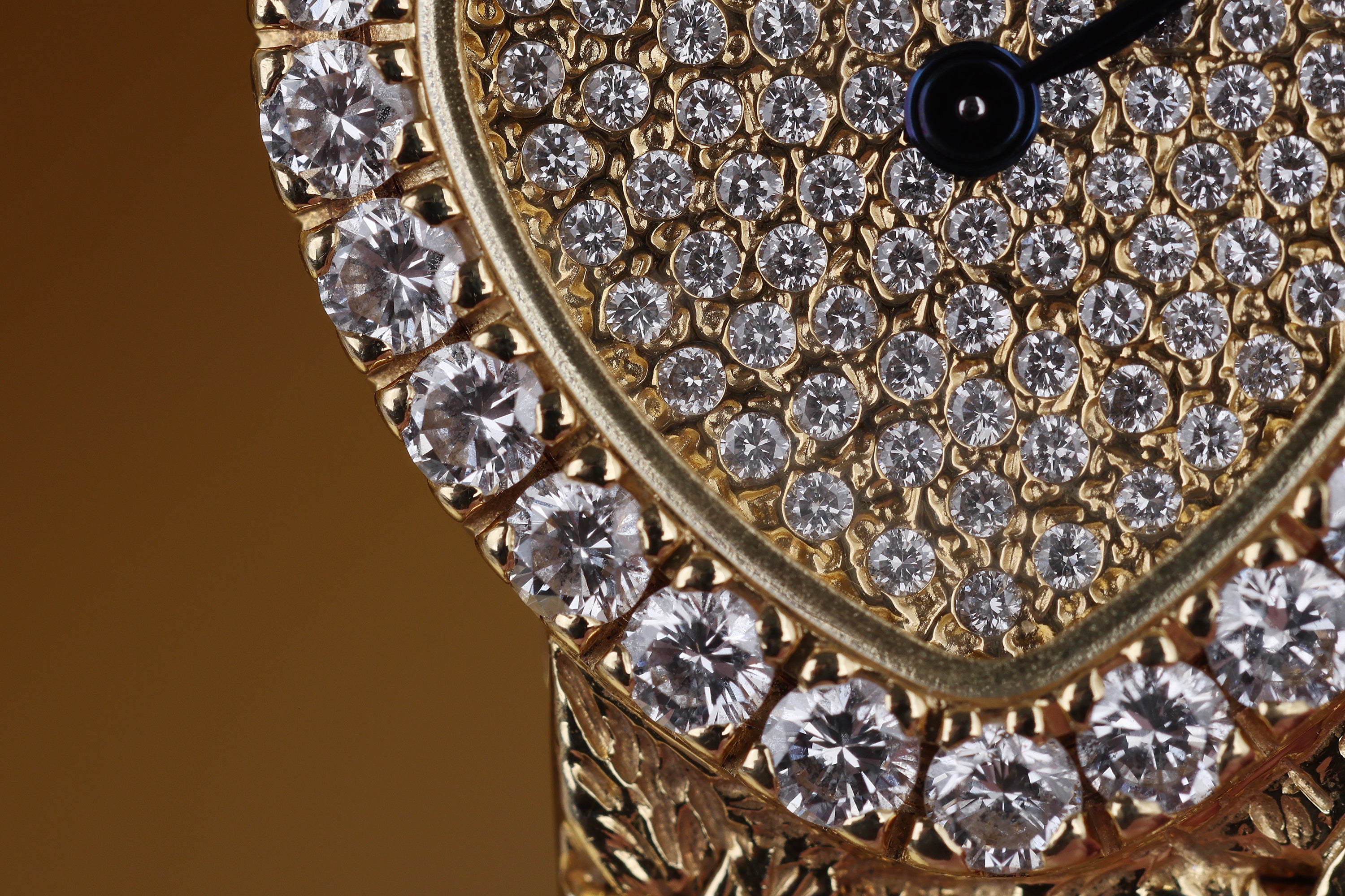 Piaget Vintage Ladies Watch | REF. 8446 D 2 | Heart-Shaped Case | Pavé Diamond Dial & Bezel | 20.5mm | 18k Yellow Gold