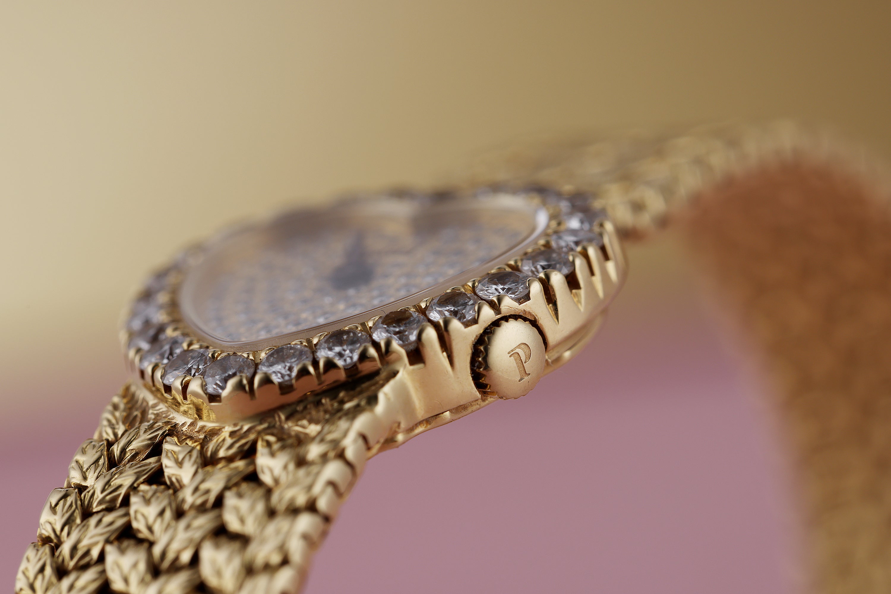 Piaget Vintage Ladies Watch | REF. 8446 D 2 | Heart-Shaped Case | Pavé Diamond Dial & Bezel | 20.5mm | 18k Yellow Gold