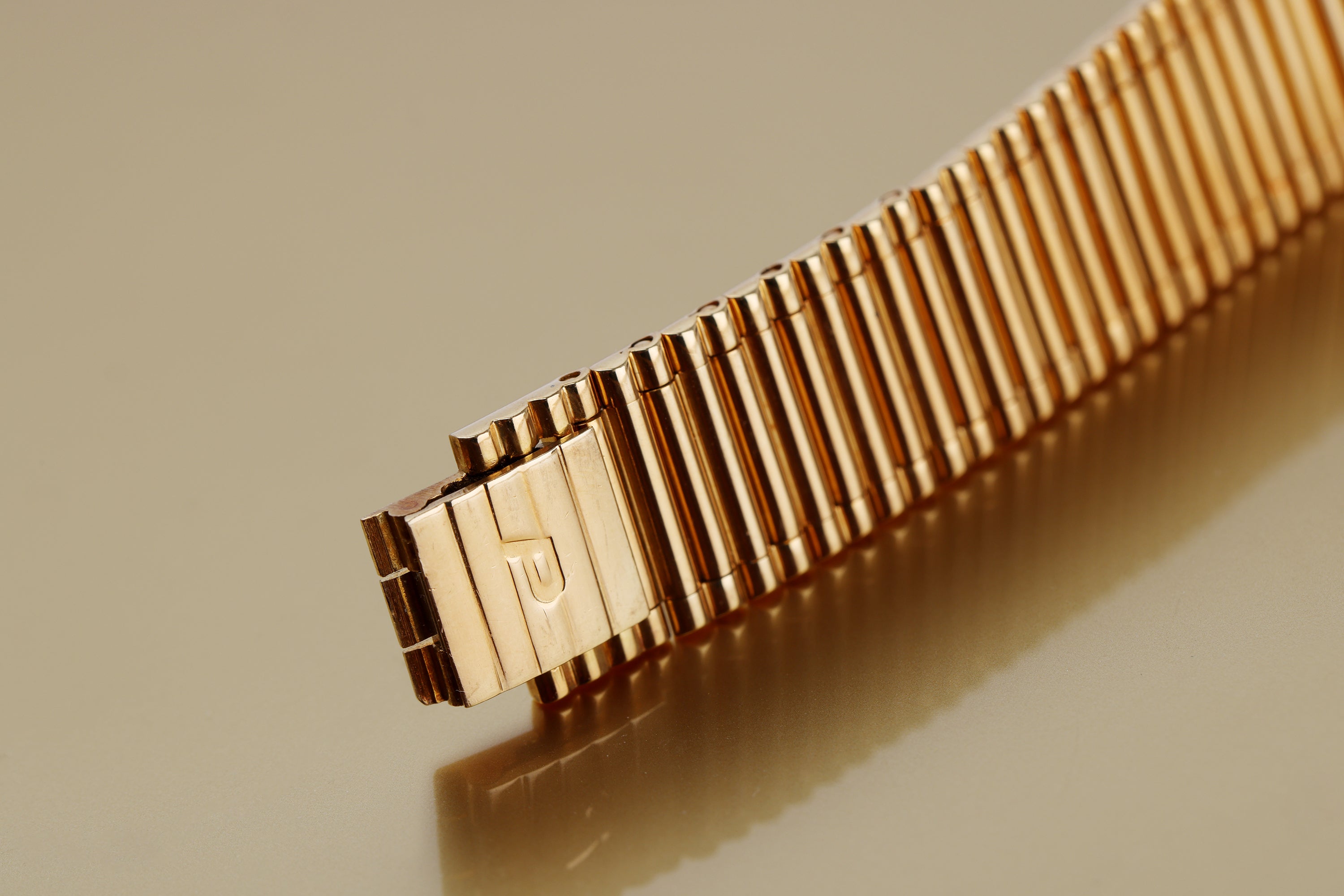 Unworn Piaget Vintage Wristwatch | REF. 9802 G 1 | Gold Dial - 3D Numerals | 27mm | 18k Yellow Gold | Manual Wind | 1981