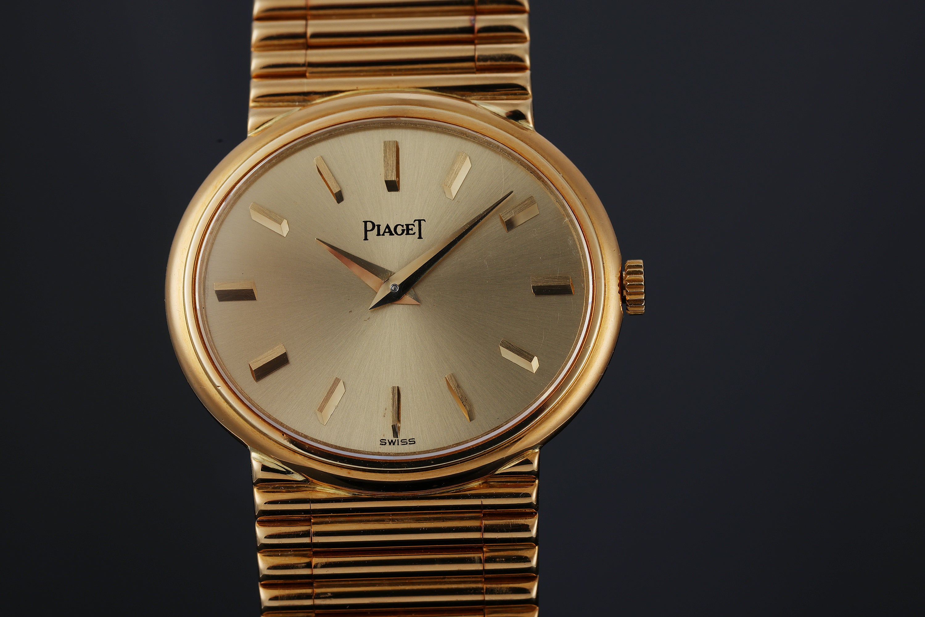 Unworn Piaget Vintage Wristwatch | REF. 9802 G 1 | Gold Dial - 3D Numerals | 27mm | 18k Yellow Gold | Manual Wind | 1981