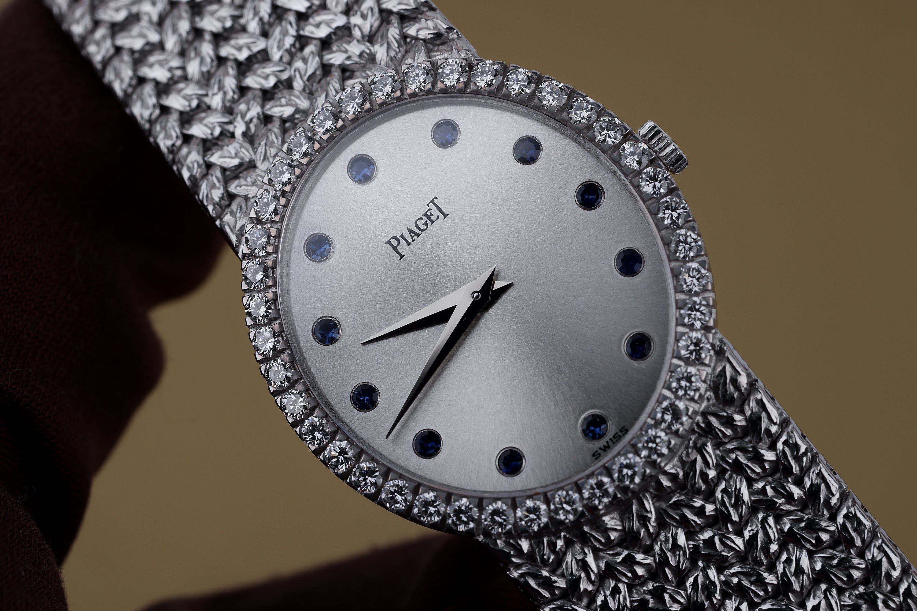 Piaget Vintage Ladies Wristwatch | Sapphire Dial & Diamond Bezel | REF. 9826 D 2 | Manual Wind | 18K White Gold | 24mm