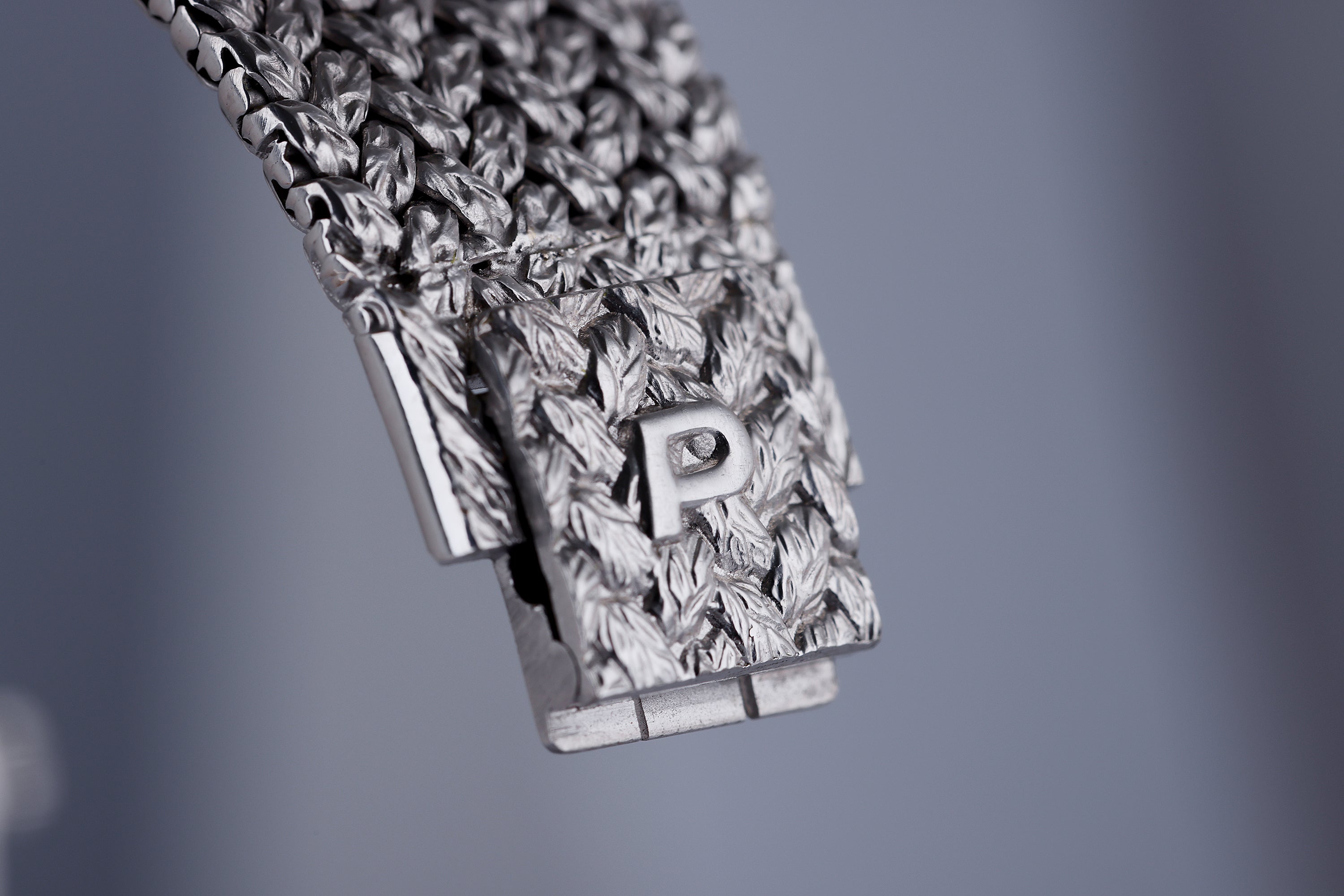 Piaget Vintage Ladies Wristwatch | Sapphire Dial & Diamond Bezel | REF. 9826 D 2 | Manual Wind | 18K White Gold | 24mm